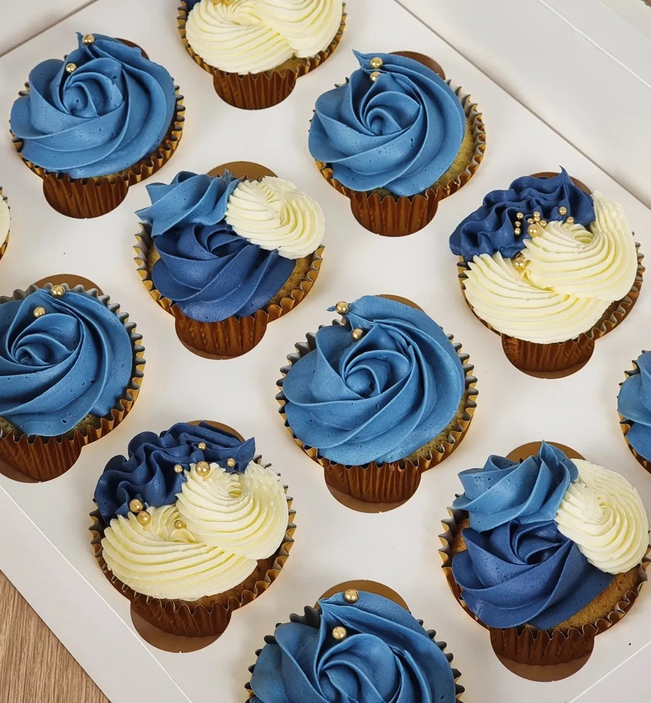 bluecupcakes.jpg