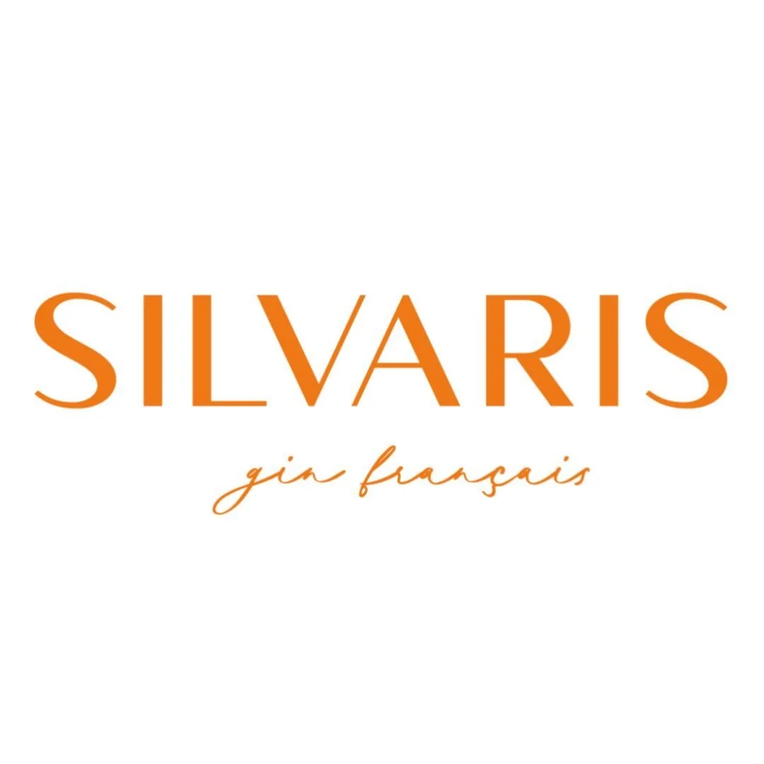 Logo de la marque Silvaris avec le texte 'gin français' en dessous, sur fond blanc.