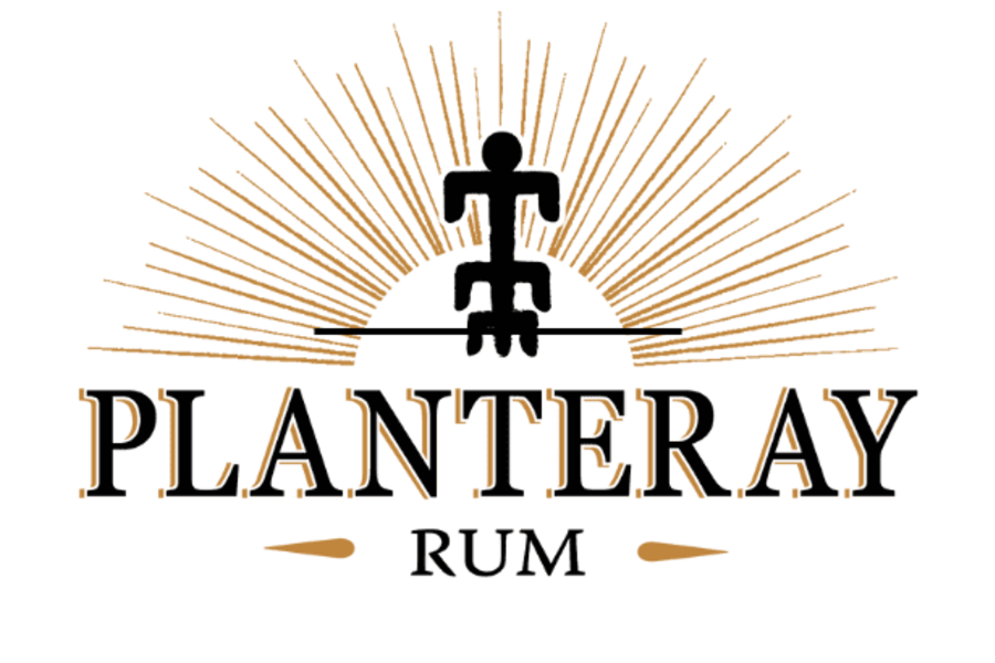 Logo de Plantéray Rum avec un symbole tribal au centre, rayons derrière, et le nom en dessous, en noir et or.