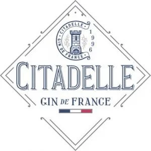 Logo de Citadelle Gin de France avec une tour de château au centre, inscrit dans un losange avec texte"CITADELLE GIN DE FRANCE" et un drapeau français en bas