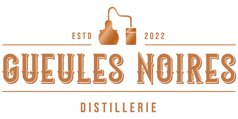 Un organigramme illustrant un flux de processus avec des flèches reliant différents éléments, comprenant des formes rectangulaires et une structure en escalier.