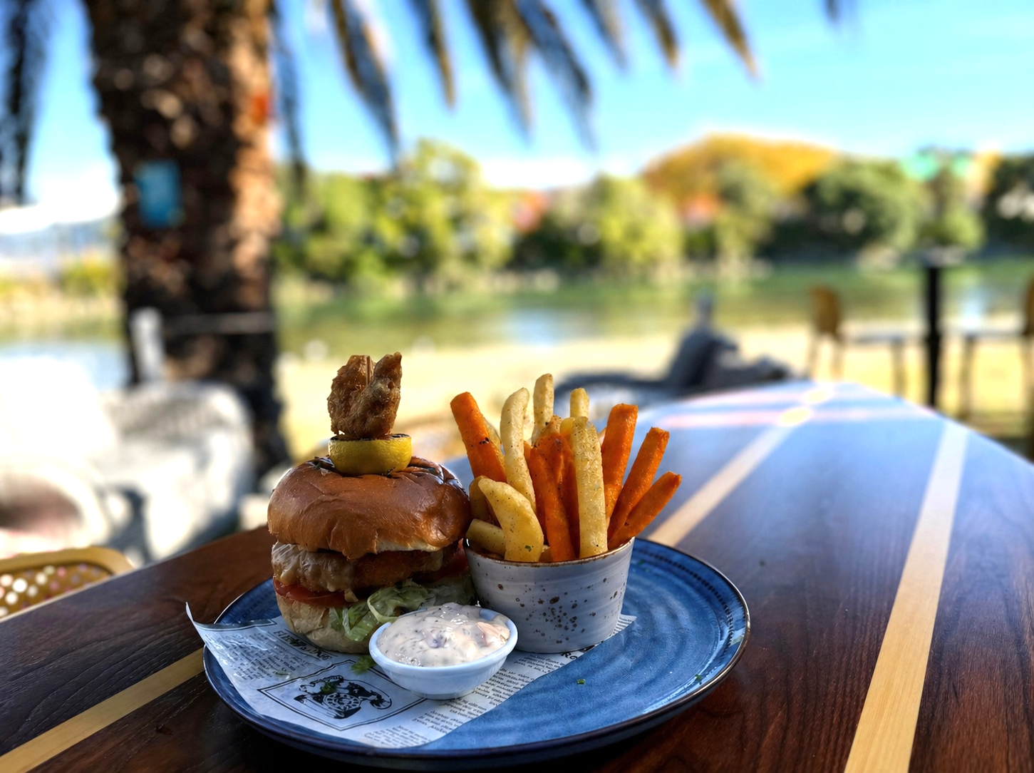 Tides Bar &amp; Eatery