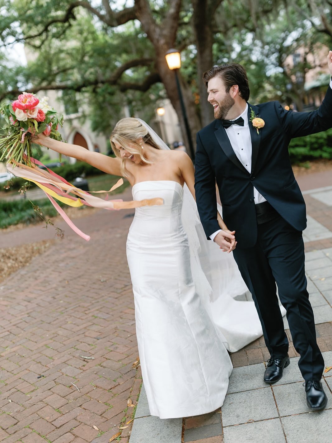Shea &amp; Bo in Savannah, GA 🫶

Planning, Event Production and Design-@porttowncollective
Florals-@thekingscottage
Photography-@welcometogeorgia
Videography-@gabbiekline Invitations-@sincerelyenza
Getting ready venue-@greenmeldrimhouse
Ceremony Ven