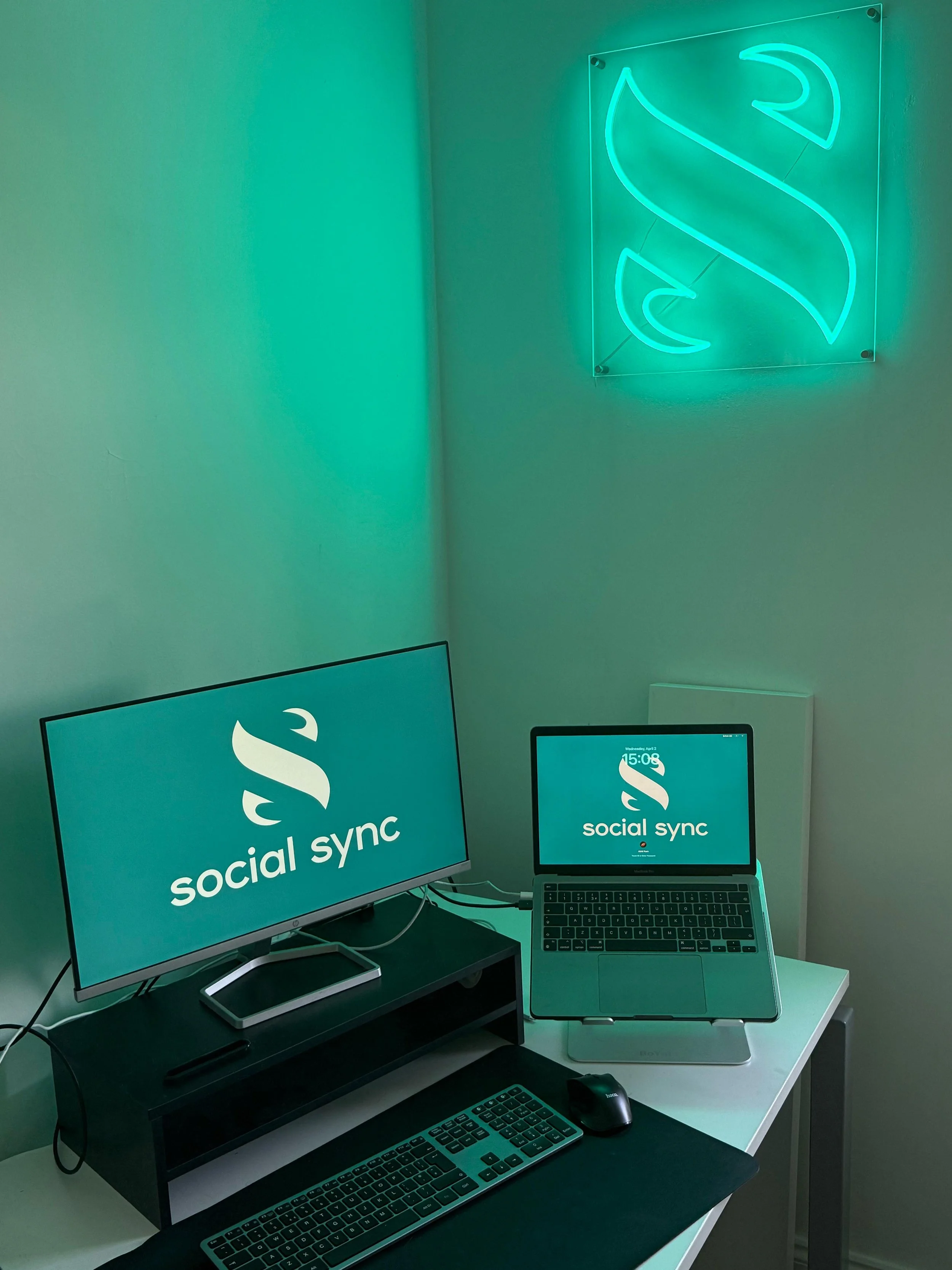 SOCIAL SYNC