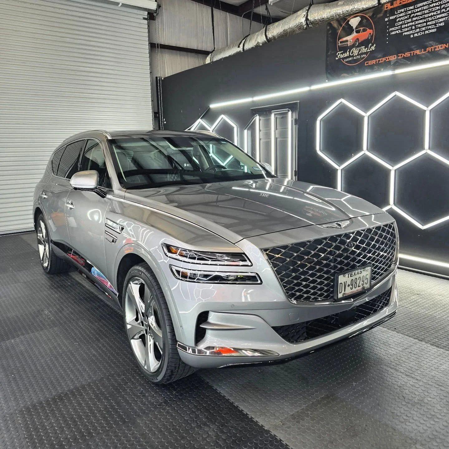 💎 Another Happy, Ceramic Coated Genesis! 💎

We had a blast giving this beautiful Silver Genesis GV80 a fresh 3-Year Graphene Ceramic Coating Package, including ALL exterior glass! The shine and gloss is unmatched 😮&zwj;💨

Whether you are looking 
