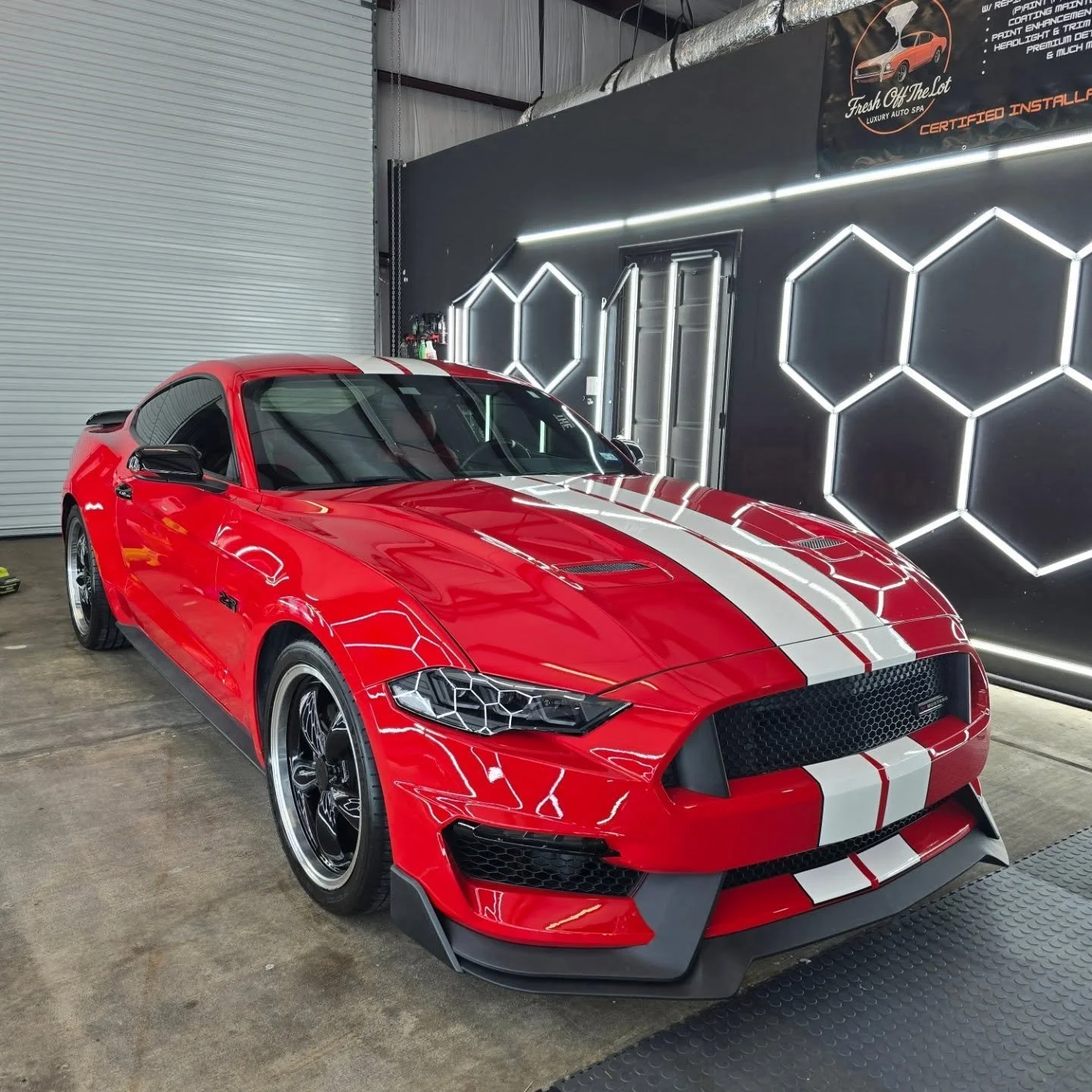 This red Mustang didn&rsquo;t just get shiny&hellip;
It got dangerously gorgeous. 😮&zwj;💨❤️🔥
C6 Hydro Lite took that already-iconic red and turned it into pure molten gloss &mdash; like the paint is permanently drenched in candy apple syrup.

The 