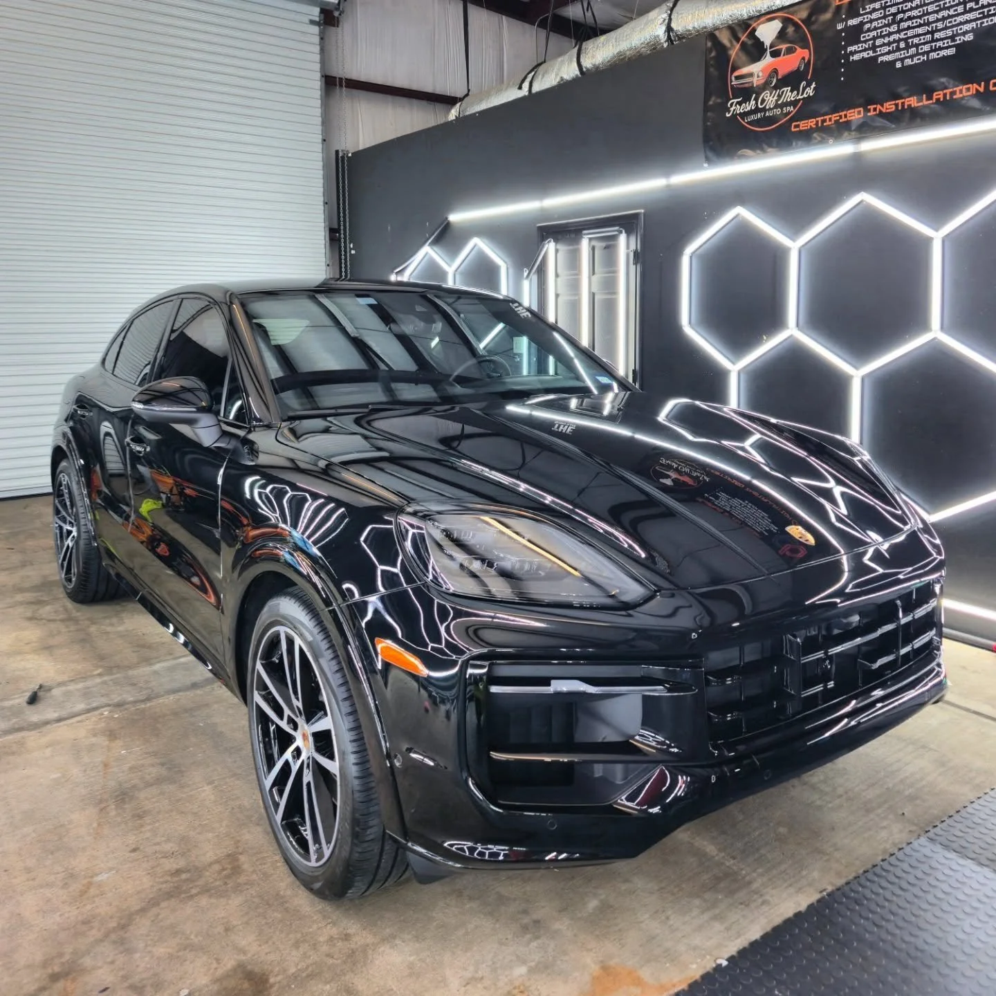 Self-healing coatings are still a new concept to most people&hellip;
But once you see one in action on a Porsche Cayenne S, you instantly understand the hype. 🔥🖤

This REVIVIfy Carbon X Driver&rsquo;s Package doesn&rsquo;t just protect the paint &m