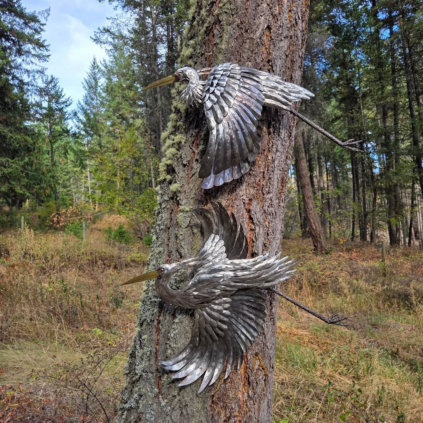 🪶 Two herons taking flight&hellip; forever captured in steel.
These welded sculptures mirror the grace of the forest around them &mdash; strong, free, and timeless.

Metal art has a way of blending the industrial with the natural, turning raw steel 