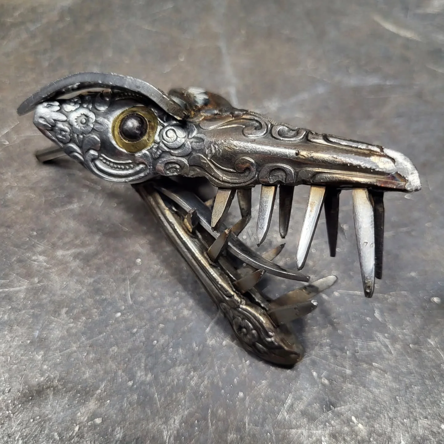 New cutlery dragon head fresh off the bench 🔥🐉
There&rsquo;s something about taking old forks and spoons and shaping them into a creature with this much personality&hellip; it never gets old.
This one came alive fast &mdash; the teeth, the engravin