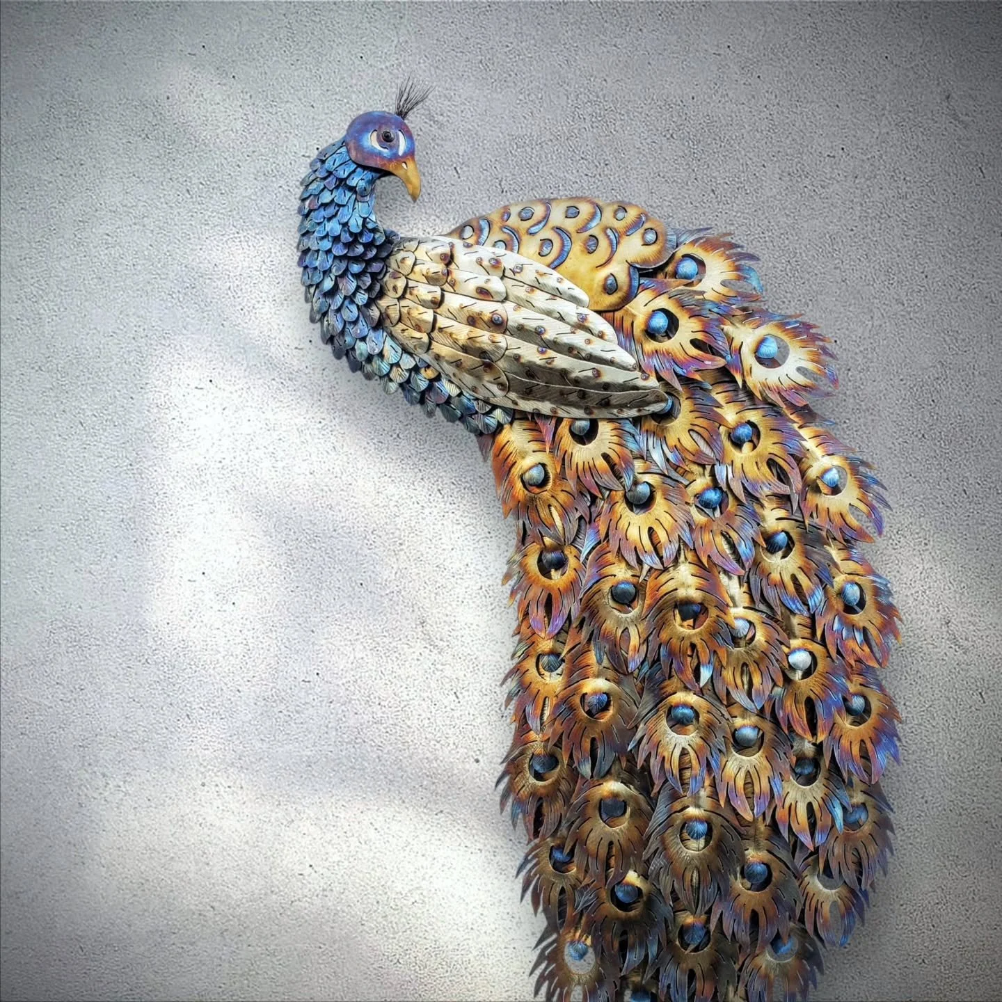 Proof that metal can feel alive 🦚✨

Had fun in the shop coloring the feathers on this one !

www.whiteravenartistry.com
.
.
.
.
.
#metalartist #peacock #ArtOfMetal l #uniqueart #artlover