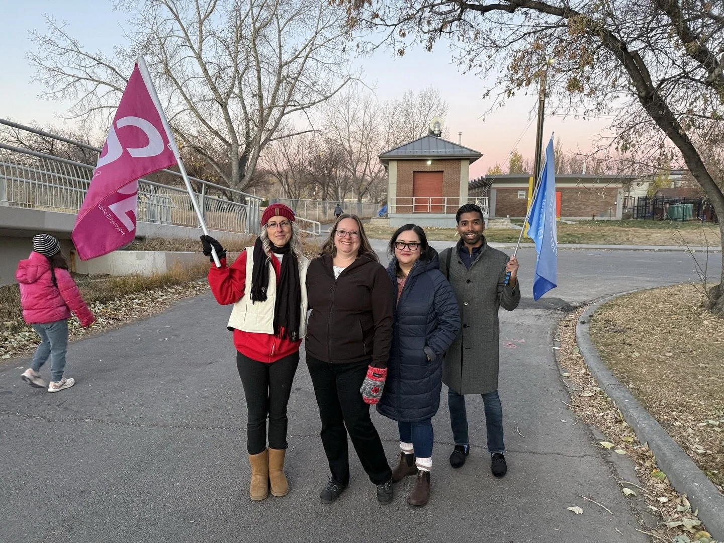 This morning, members from both the Mainline and Encore Bargaining Committees attended the rally in Calgary in solidarity with @abteachers.
