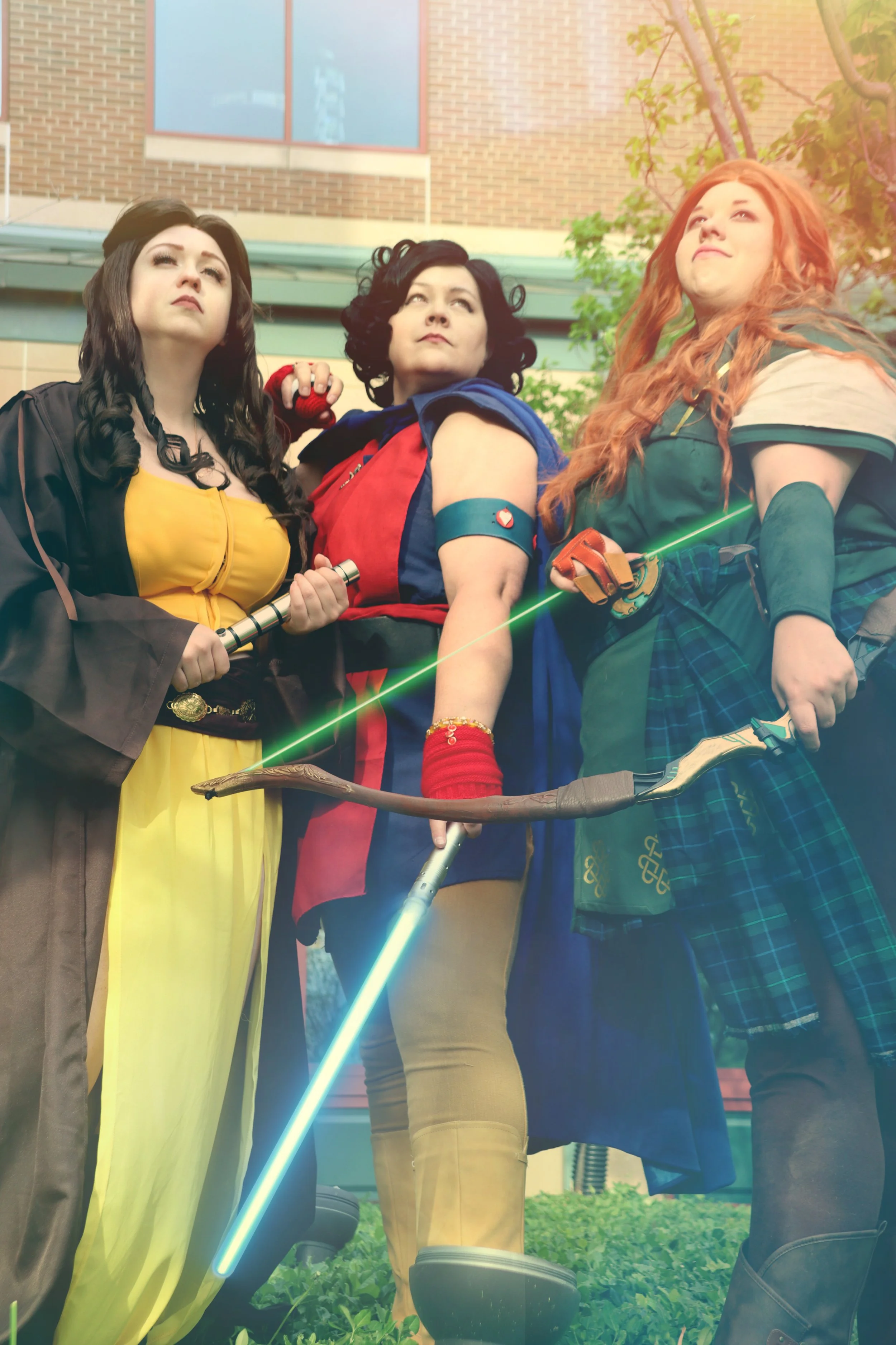 Shot by @melancholy.maiden.photography
@yomuchan_cosplay as Belle
@teddiliza as Snow White