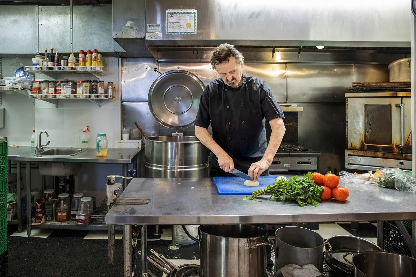 Allan making the Cucina Sauce 👀⁠
⁠
Our Cucina Rustica Sauce is a hearty, chunky Italian tomato sauce crafted from whole vine-ripened plum tomatoes, fresh basil, onion, garlic, olive oil and kosher salt. Bursting with authentic flavour, it&rsquo;s pe