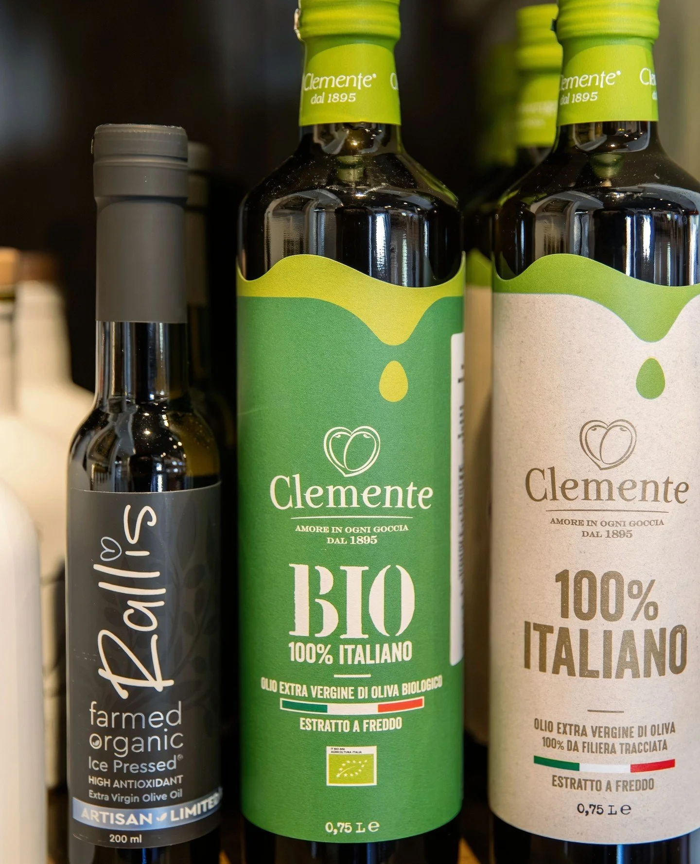 Bring a taste of Italy home this Christmas with our extra virgin olive oils 🇮🇹✨ Perfect for drizzling, dipping, or gifting &mdash; a beautiful addition to any holiday table (or stocking!). ⁠🫒⁠
⁠
⁠#tesorocollingwood #collingwoodchristmas #collingwo