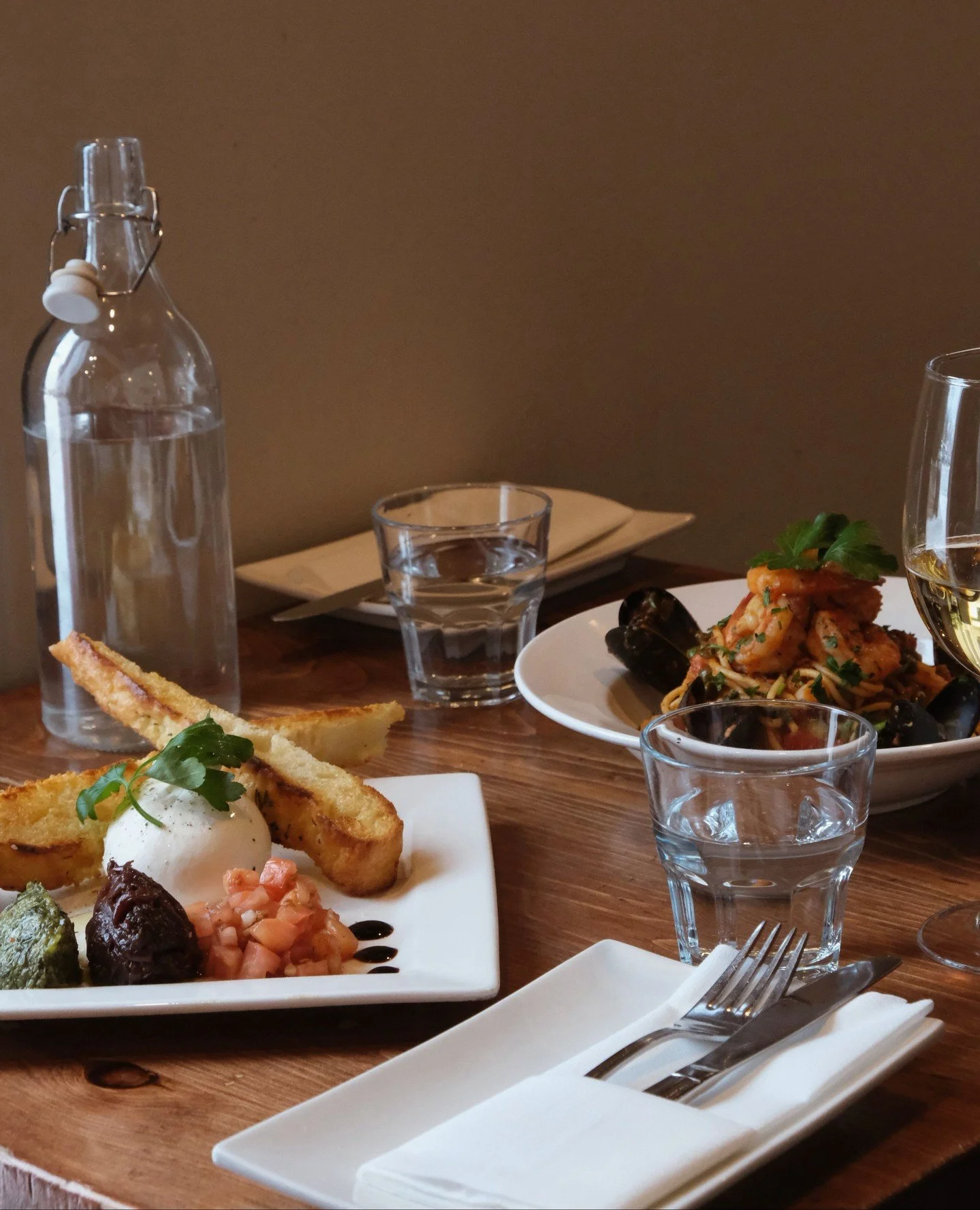 We're open! Join us for family day dinner - reservations reccomended, visit tesororestaurant.ca to book your table 🍷⁠
⁠
Reminder - the Mercato is not open today! ⁠
⁠
#collingwoodrestaurant