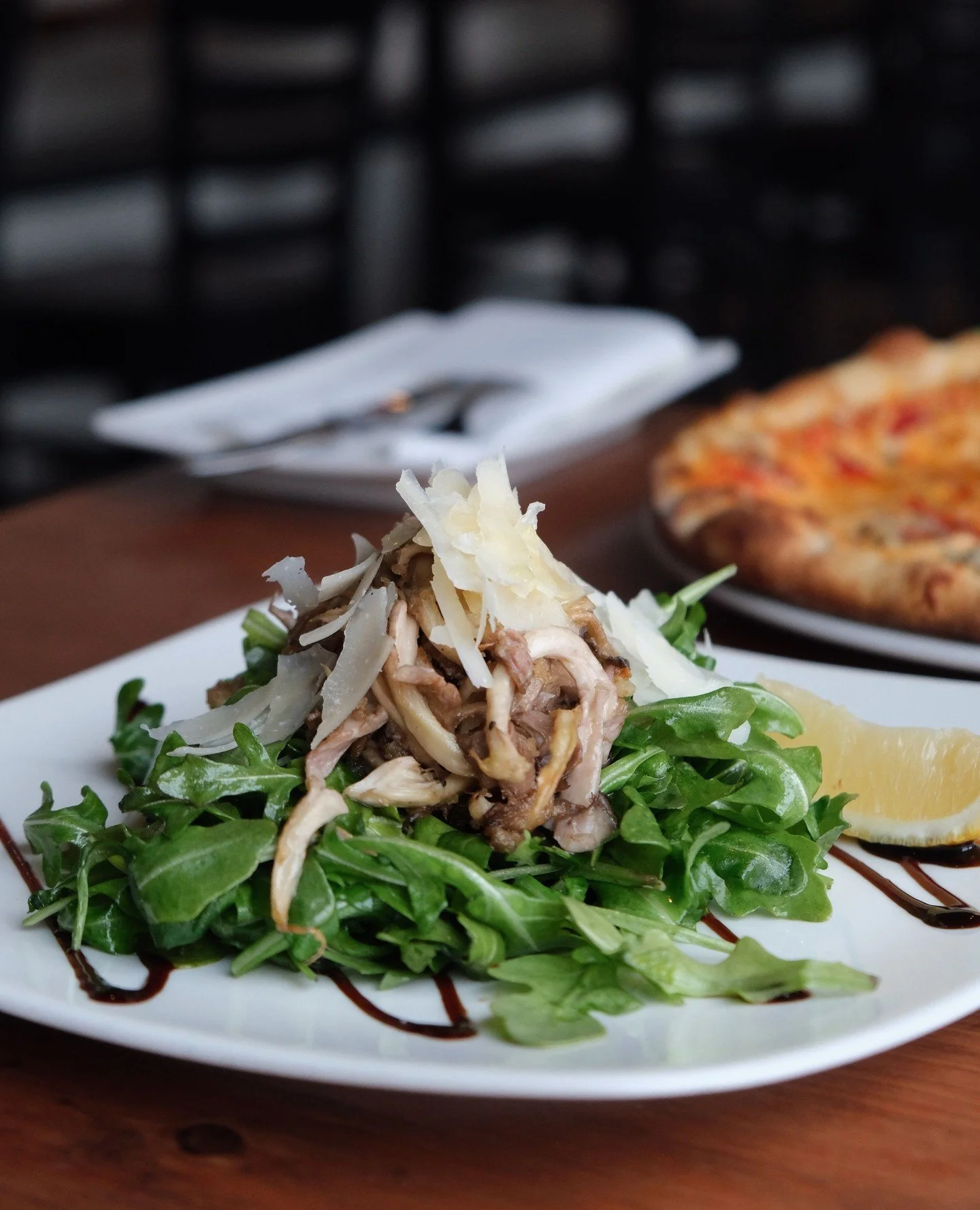 Classico &ndash; Warm Funghi (VG) 🍄✨⁠
⁠
Panko, garlic, and walnut&ndash;parmigiano crusted oyster mushrooms served over fresh arugula, finished with a white balsamic and olive oil vinaigrette and shaved parmigiano.⁠
⁠
A classic for good reason 🤤⁠
⁠