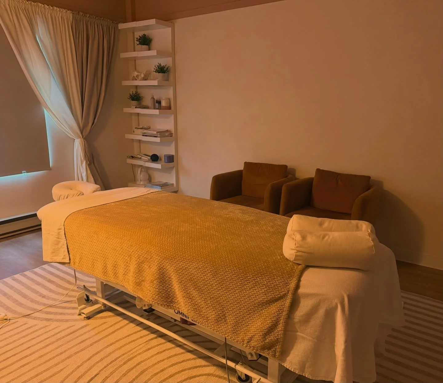 Voil&agrave; ton signe qu&rsquo;il est temps de planifier ton prochain massage! ✨ Il ne me reste d&eacute;j&agrave; que tr&egrave;s peu de plages horaires disponibles en avril. R&eacute;serve ton moment de d&eacute;tente via le lien dans ma bio 😌 &A