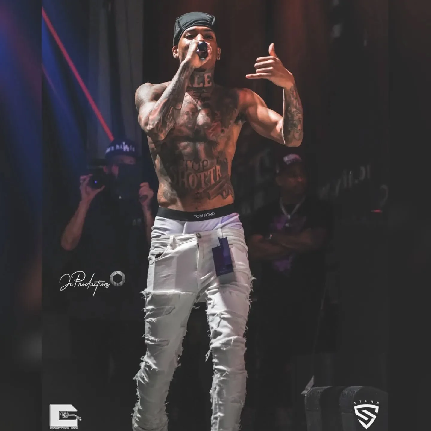 "Walk Em Down"
.
.
.
.
@nlechoppamusic @dj3316 @djb_ray409
#nlechoppa #rap #concert #fyp #music #night #discover #dj #club #dance #atlanta #miami #art #photography #tattoo #tattooideas