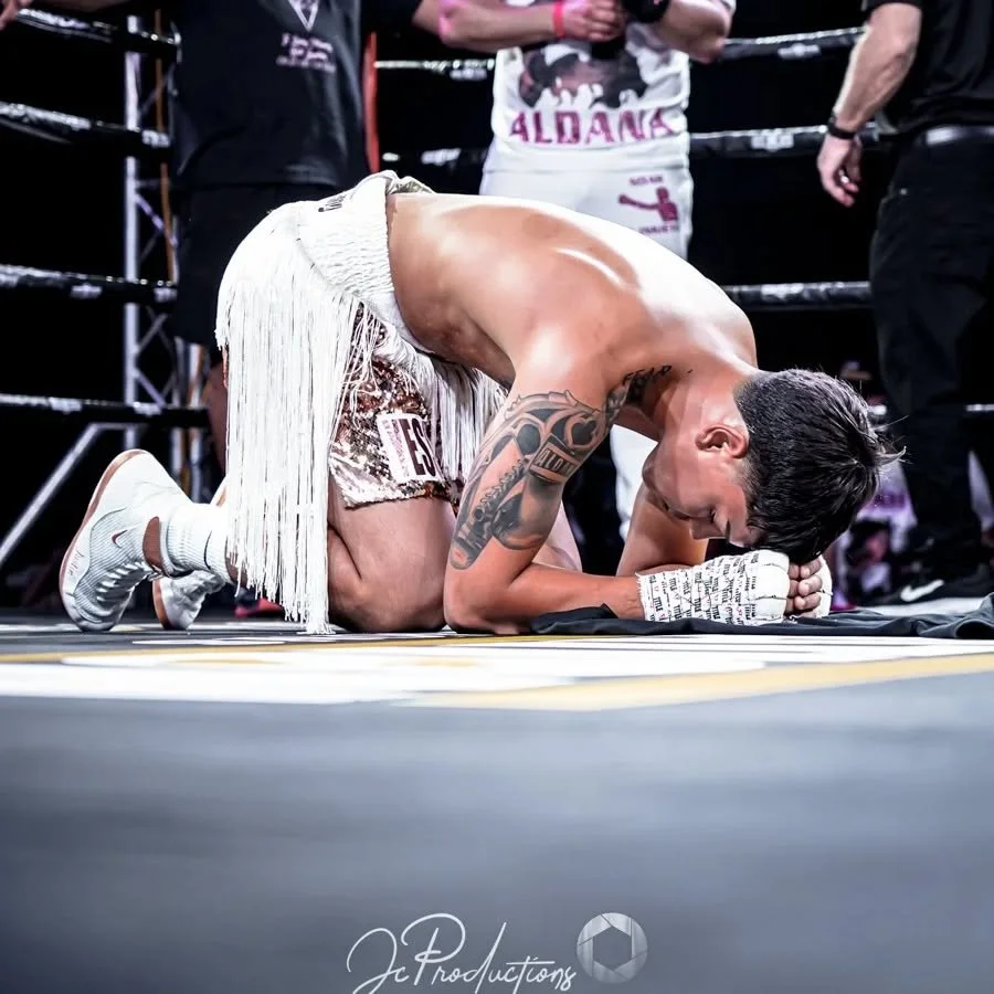 With hard work & consistency anything is possible🥊🥊
.
.
.
.
.
.
#boxing #gloves #ring #ringside #WBC #fight #fighter #mainevent #fitness #gym #gymlife #boxinggym #lifestyle #motivation #boxingworld
#knockout #conormcgregor #mayweather #manypac