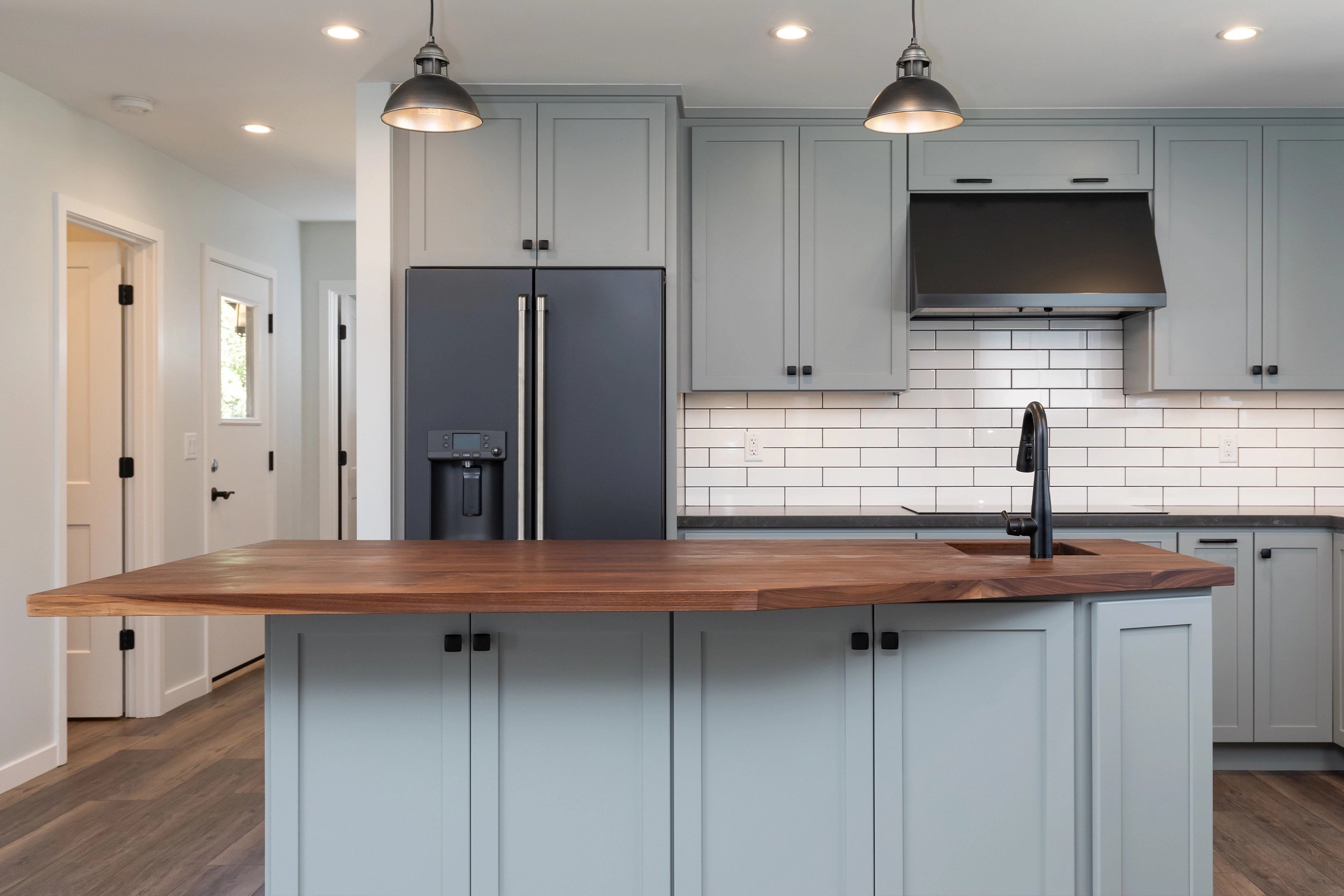 Kitchen by JL Rowley Contracting Inc.