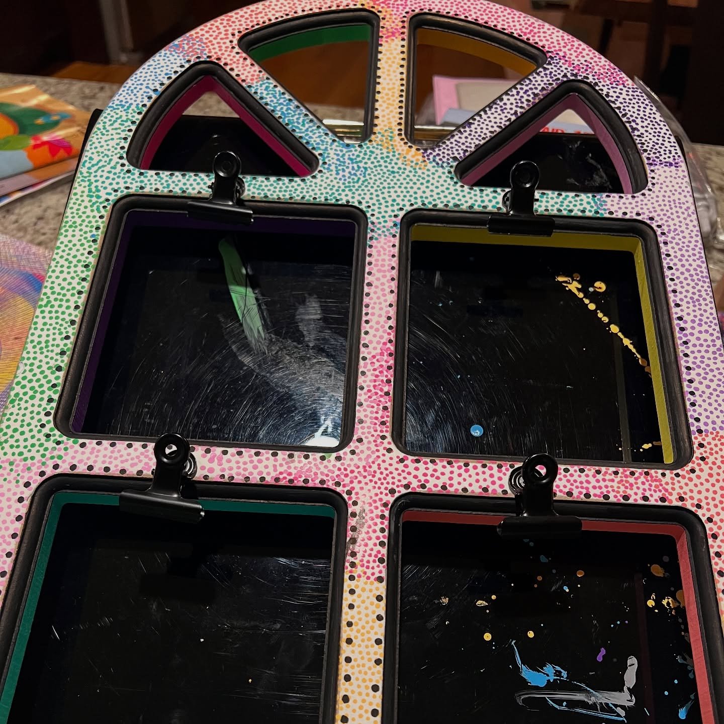 this is coming out way cooler than I expected. I never fully understood my love for pointillism, but it’s the technique I use more often than not when using markers/pens 🤷🏼‍♀️
#pointillism #perfectisntreal #upcycle #thrifted #diy #adhdiy