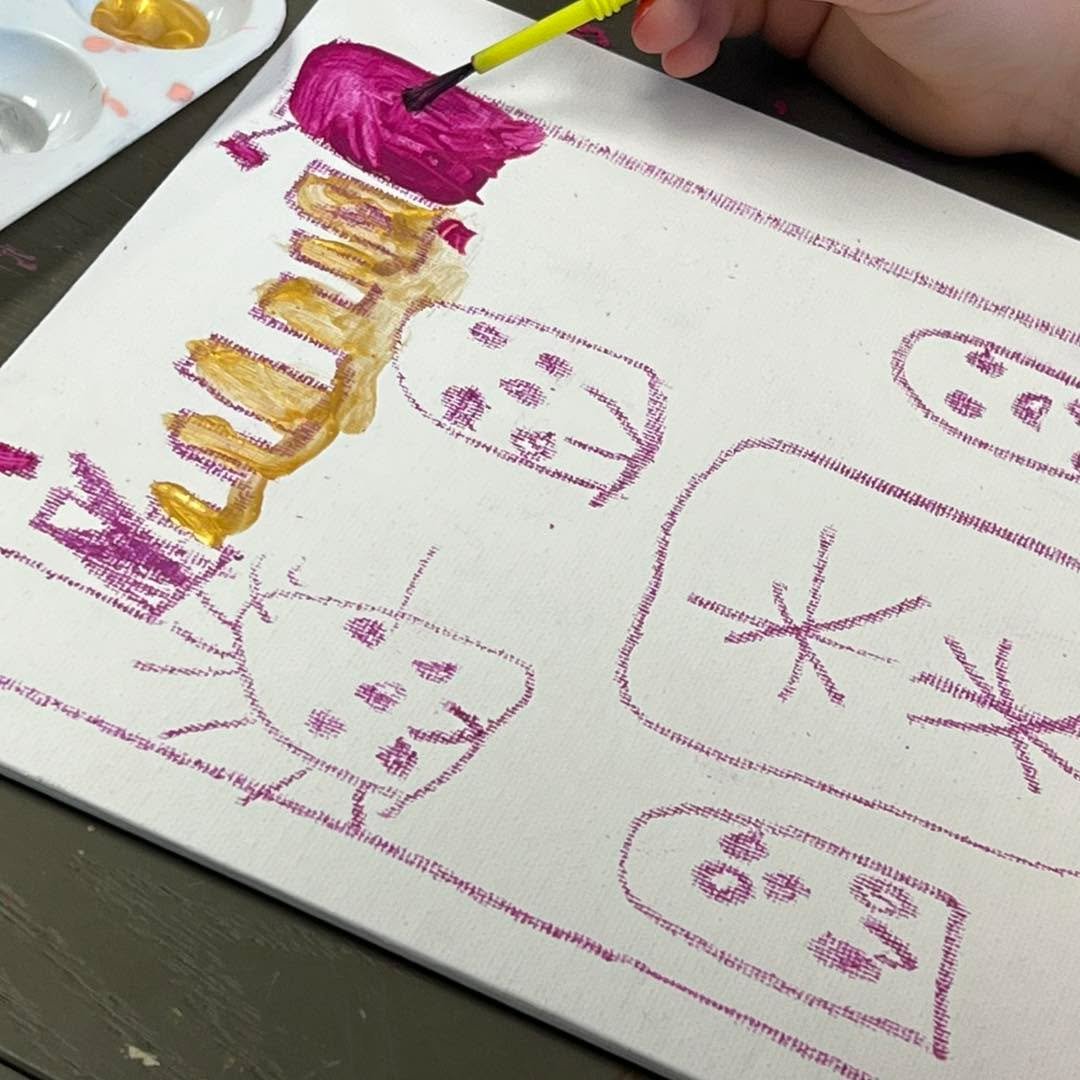 10 kids = 10 incredible imaginations
this princess paint party was so fun! We started by coloring/decorating a crown with colors & jewels to get comfy in a new space.
After everyone was settled in I prompted the group (4-6 year olds) to draw 1