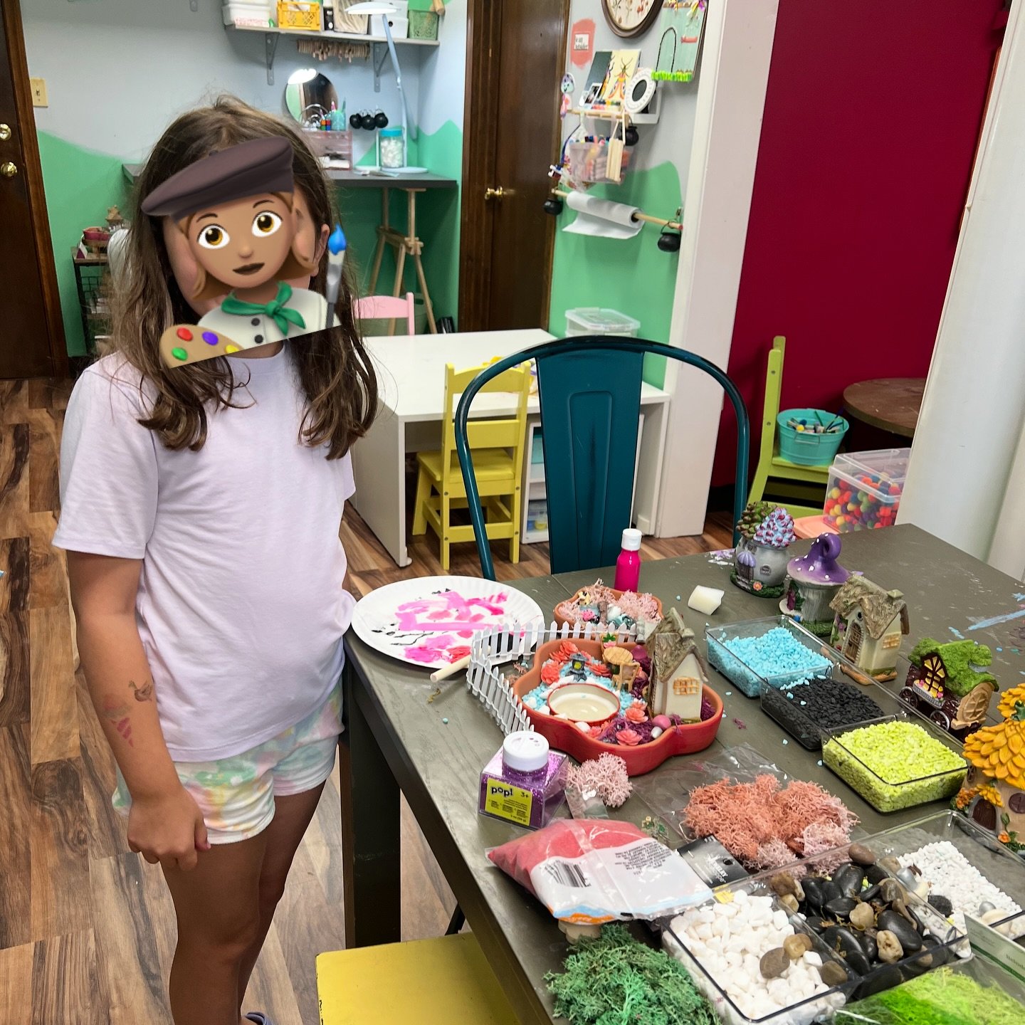 ✨ another day, another fairy house 🧚‍♂️ this crafternoon(ish) was so fun with a new friend! The imagination & creativity that slowly makes its way to the surface is so fun to watch. And then they’re IN IT. And they’re relaxed, an