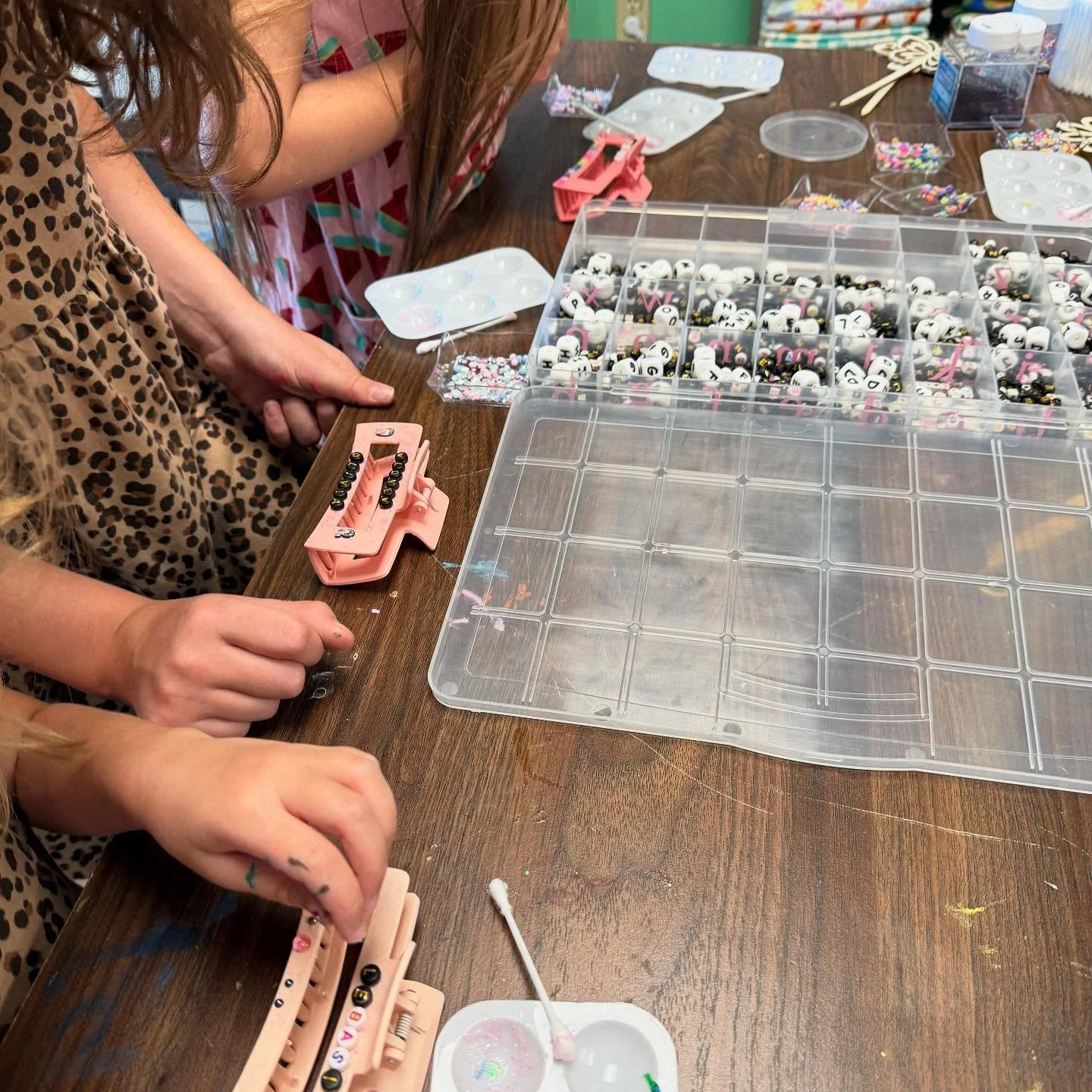 happy birthday Maggie 🎉 I had the best time crafting with you & your friends today!!
#createeveryday #whichcraftbirthday #birthday #clawclips #perfectisntreal #whichcraftartbar