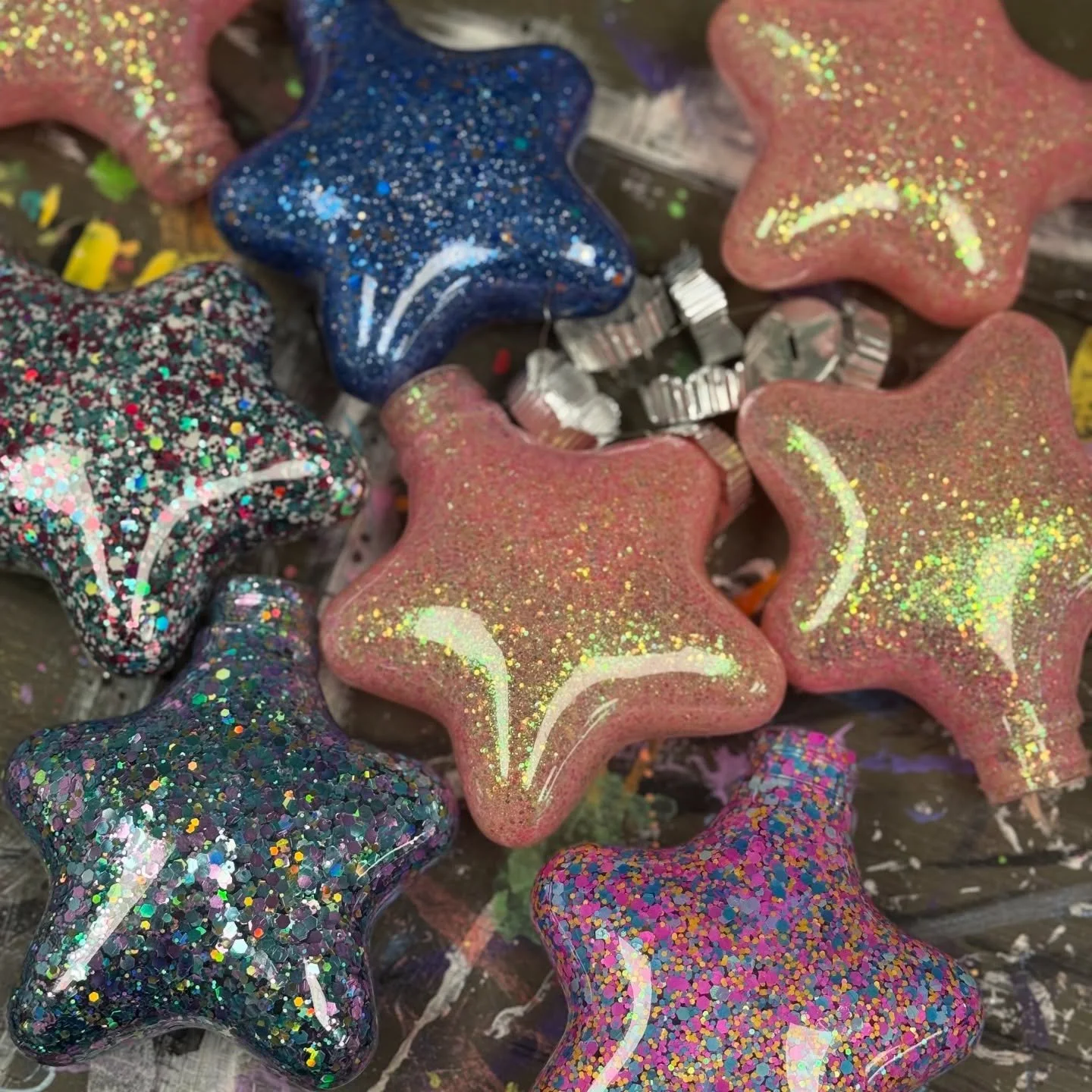 Shine bright babes! certain spirits are too bright to be tamed🫶🏼

2025 ornaments for the kids &amp; I and I think a bunting with the rounds 🤔

#glittereverything #perfectisntreal #whichcraftartbar #ornaments #christmas #diychristmas