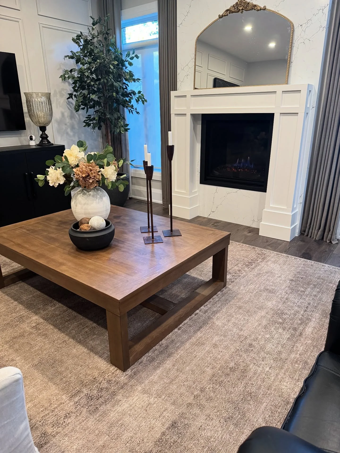 You guys&hellip; 😮&zwj;💨

This new Amber Lewis x Loloi Collab is incredible! So many beautiful earthy tones that compliment all spaces of the home. This rug is from the Cambria Collection which is a vintage style collection with breathtaking antiqu