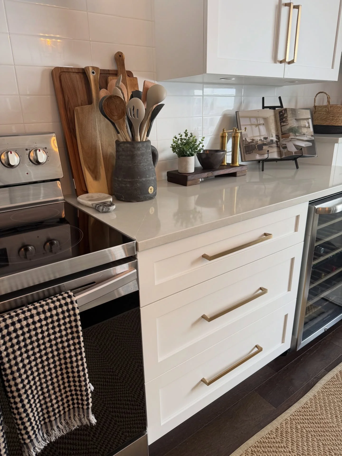 Slow Sundays are for resetting the space and the mind 🤍

My weekly reset ritual:
✨ Fresh sheets &amp; fluffed pillows
✨ A quick surface tidy of all common areas
✨ Catch up on all laundry
✨ Meal prepping
✨ Plan the week ahead
✨ One small self-care mo