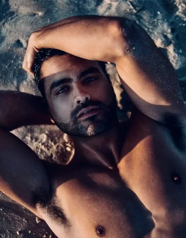 sensual-male-escort-berlin-gus.png