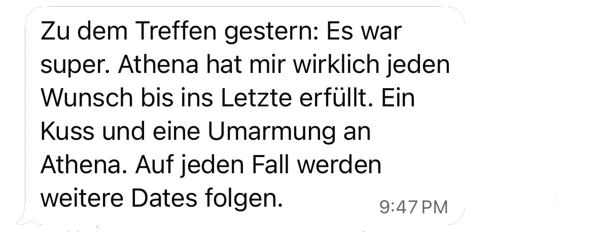 Screenshot einer WhatsApp-Nachricht in deutscher Sprache. Inhalt: Diskussion über ein Treffen, bei dem Athena begeistert war, jemandem jeden Wunsch erfüllte, eine Umarmung gab und auf weitere Treffen hofft. Uhrzeit: 9:47 PM.