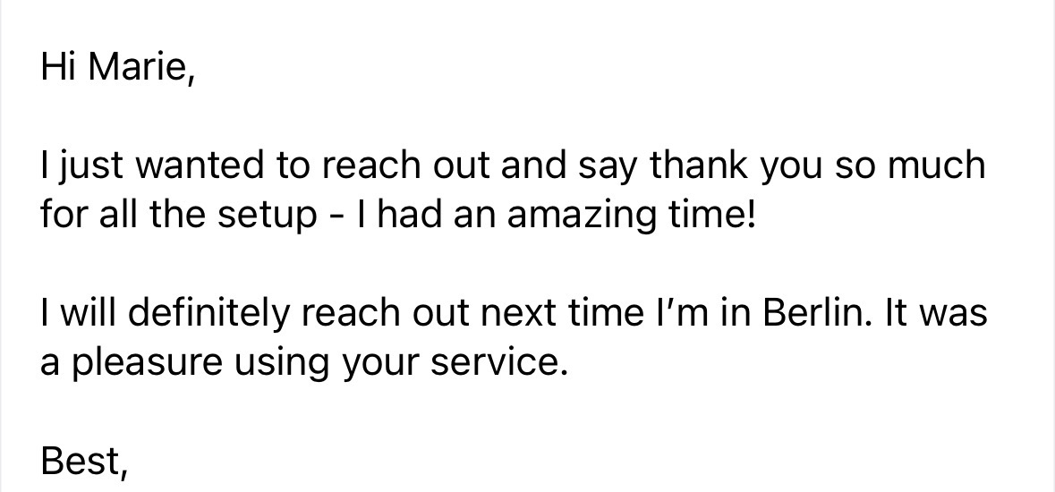 Ein Schriftstück mit einem Dankesbrief an Marie, in dem positive Erfahrungen mit einem Service in Berlin vorgebracht werden.