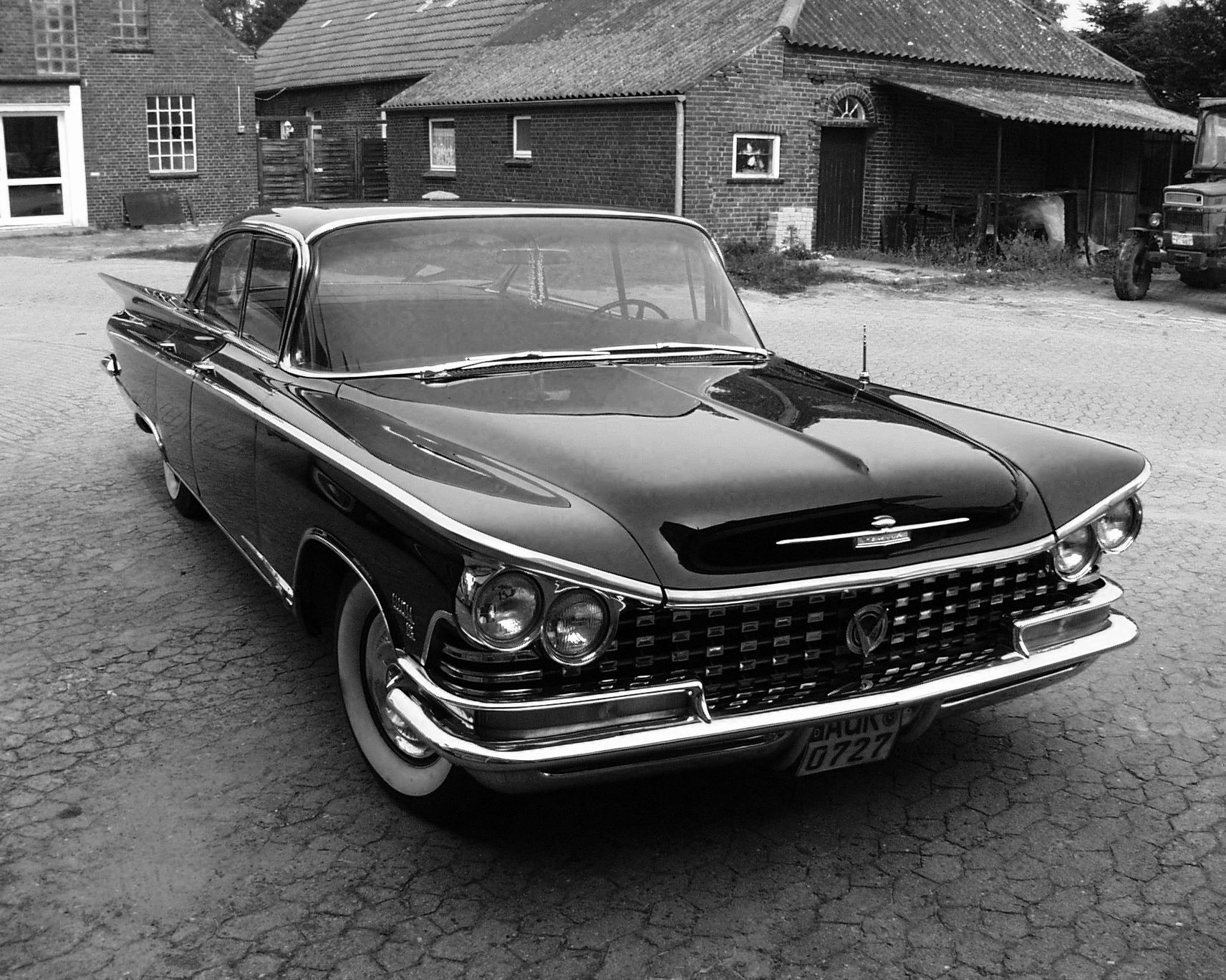 1959_Buick_Electra_225_Riviera_Sedan_front.png