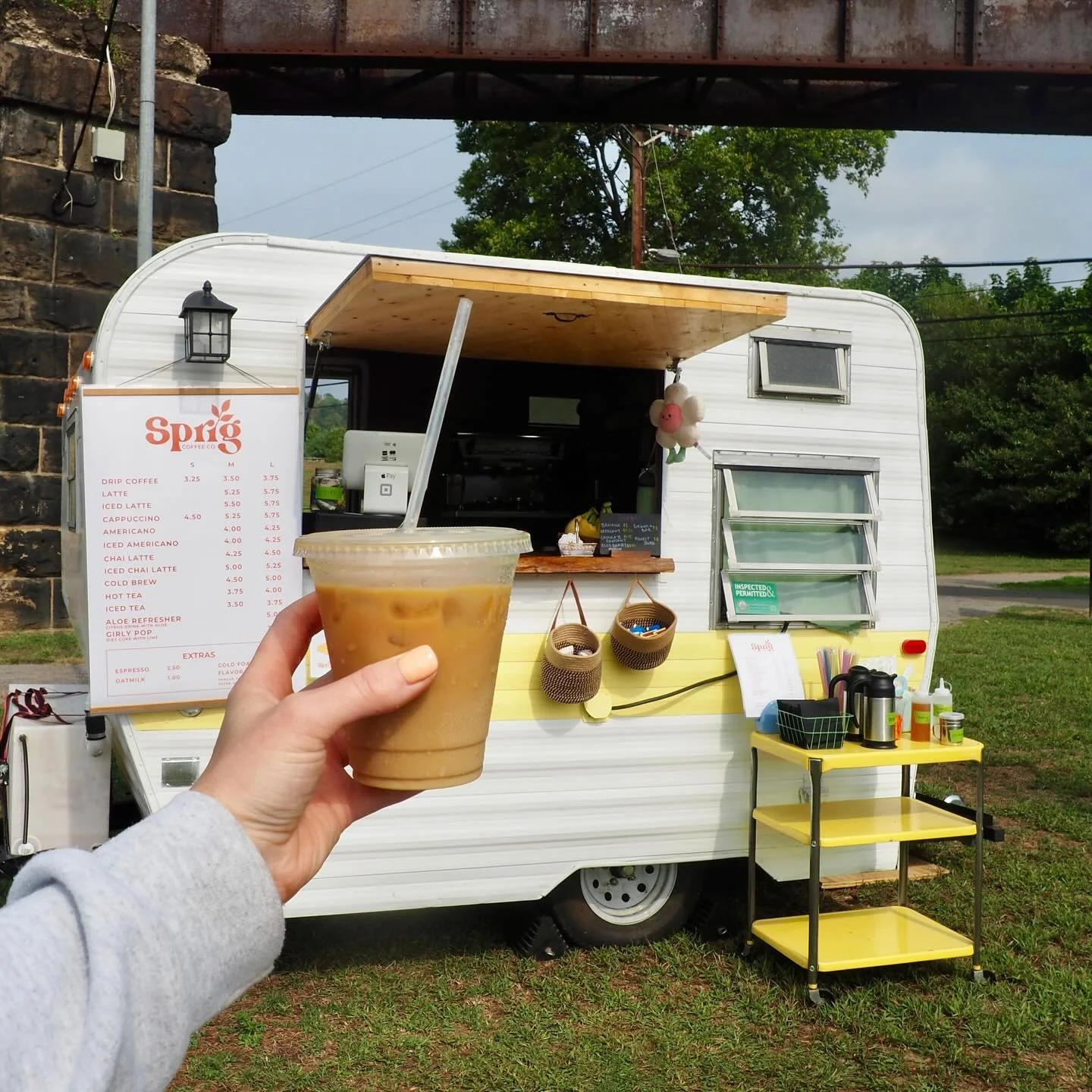 Happy National Coffee Day! ☕✨ Nothing makes us happier than bringing people together over a good cup of coffee. Building community from our little trailer and sharing what we love with you all is the best part of what we do. Here&rsquo;s to good peop