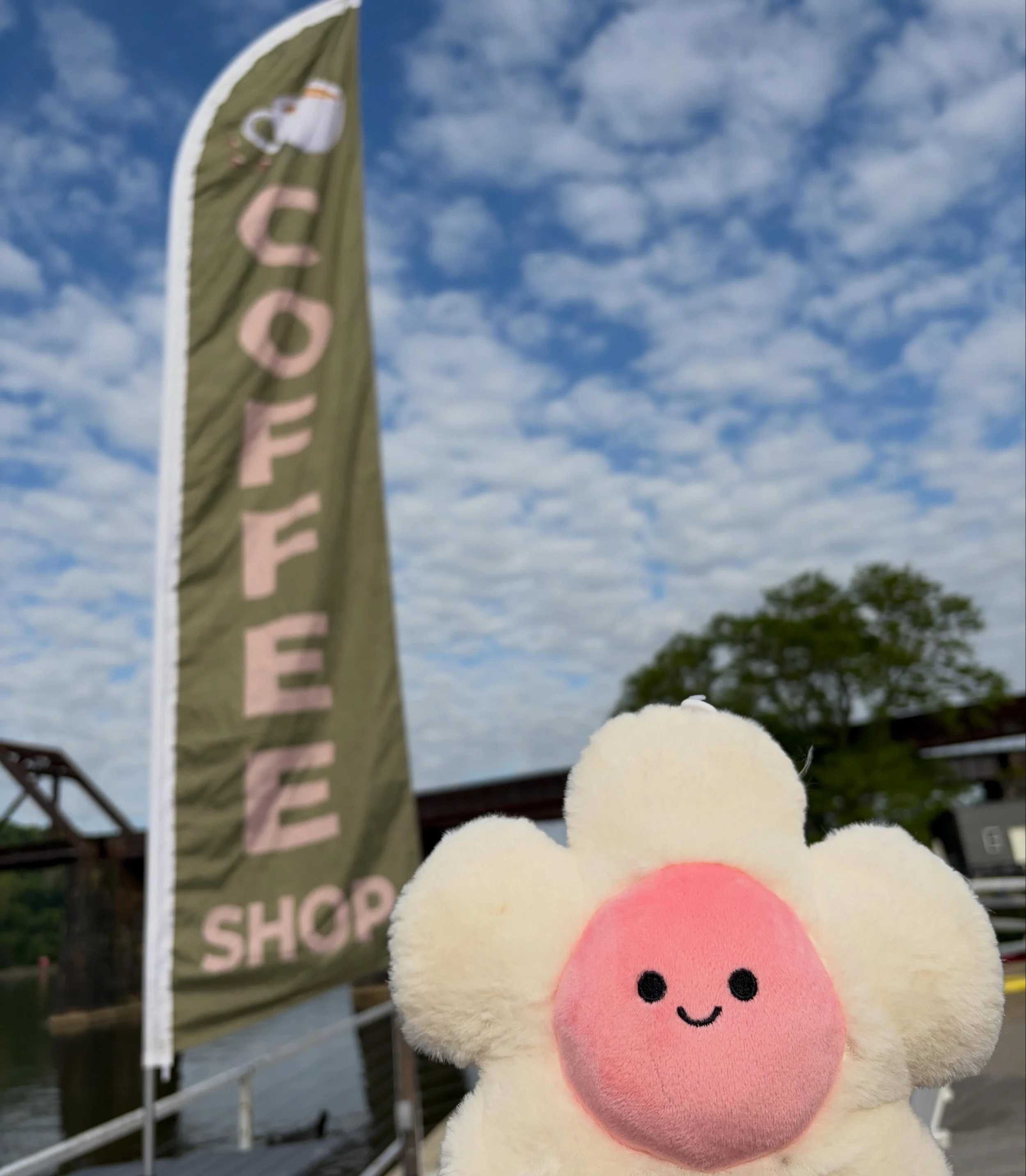 posted upppp 

a beautiful day at the park can only be made better with a cawfee ✨💅