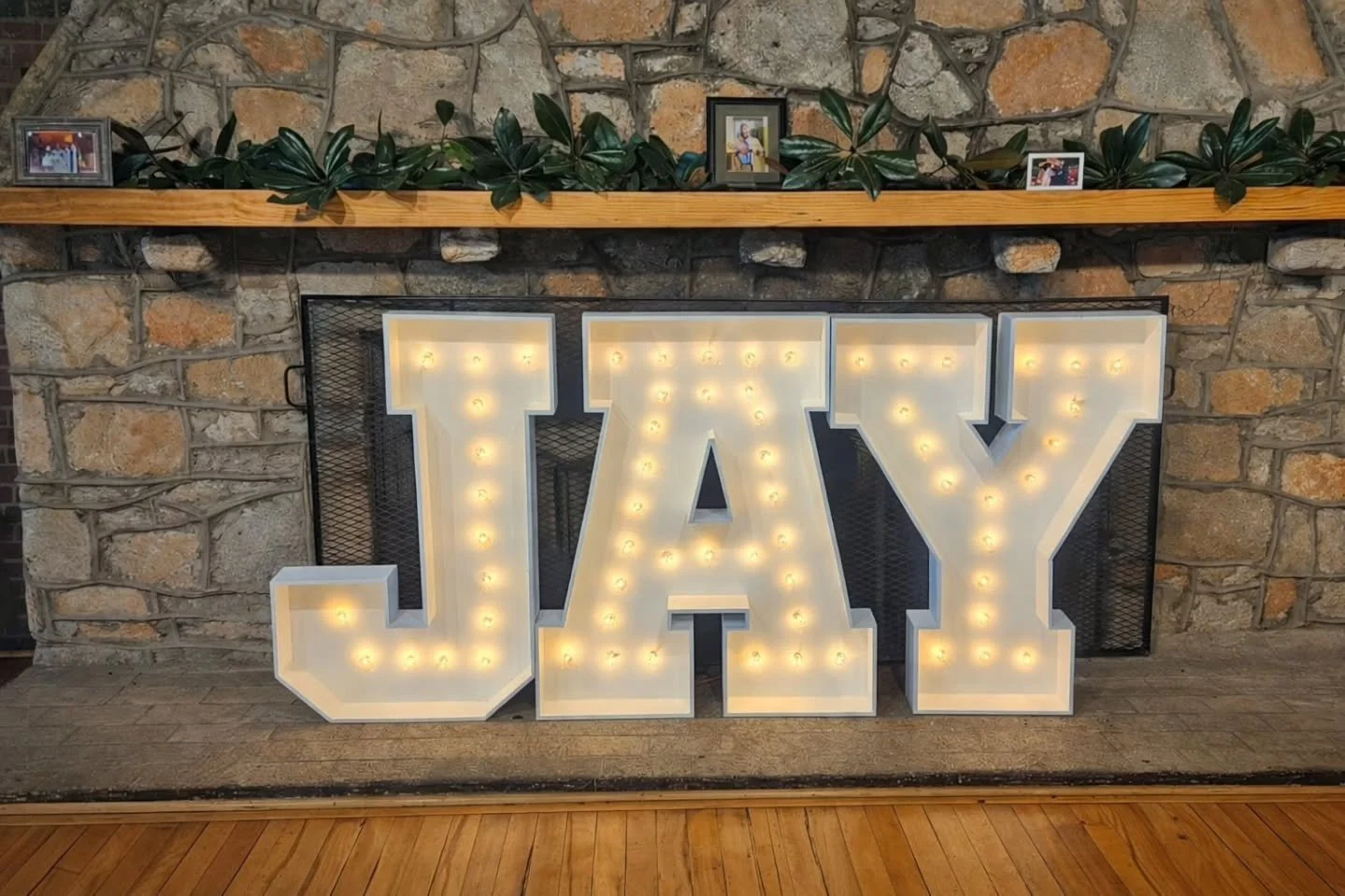 Some moments deserve more than words&hellip; they deserve to shine ✨
Celebrating someone you love hits different&mdash;and this setup was all about honoring that feeling in a big way 💡
&ldquo;JAY&rdquo; lit up the room and the memories that came wit