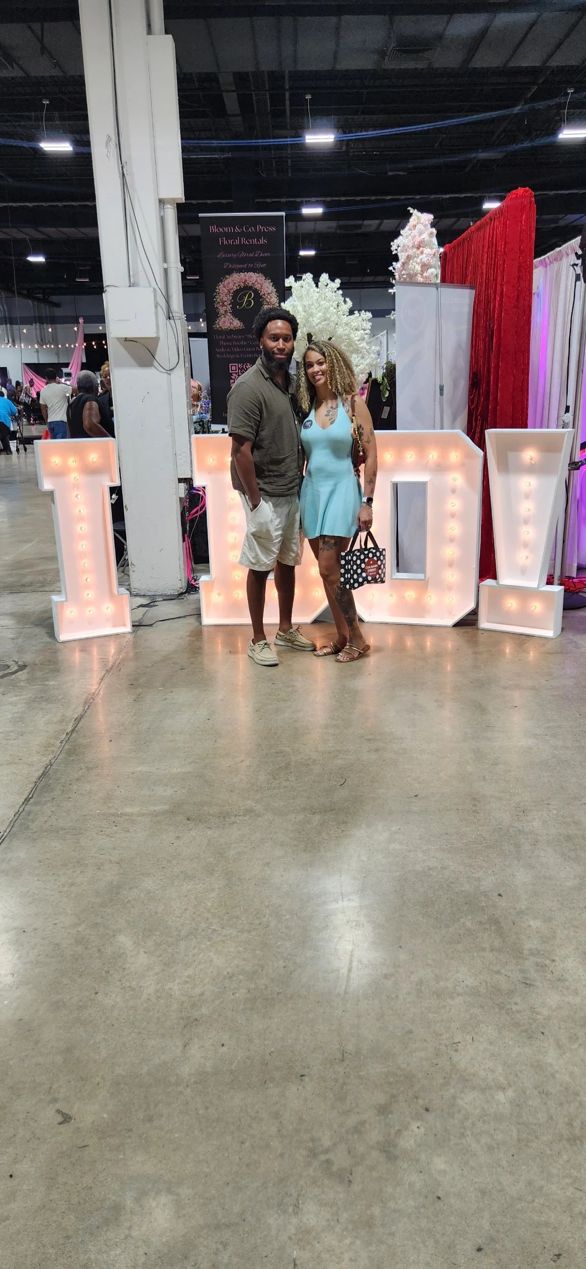 40 Marquee with Black ballon wall