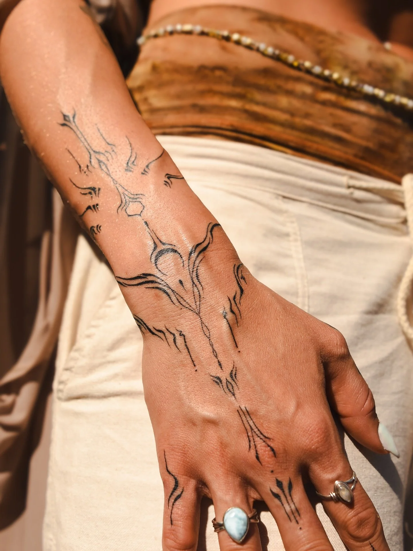 Honeycomb moon temple prayers for beautiful Summer
.
.
.
.
#RitualTattoo #CeremonialTattoo #TattooAsRite #SacredTattoo #HealingThroughInk #Ritualtatu #IntentionalInk #TattooCeremony #TattooRitual #TattooWithIntention #SpiritInk 
#TattooAsMedicine #Sa