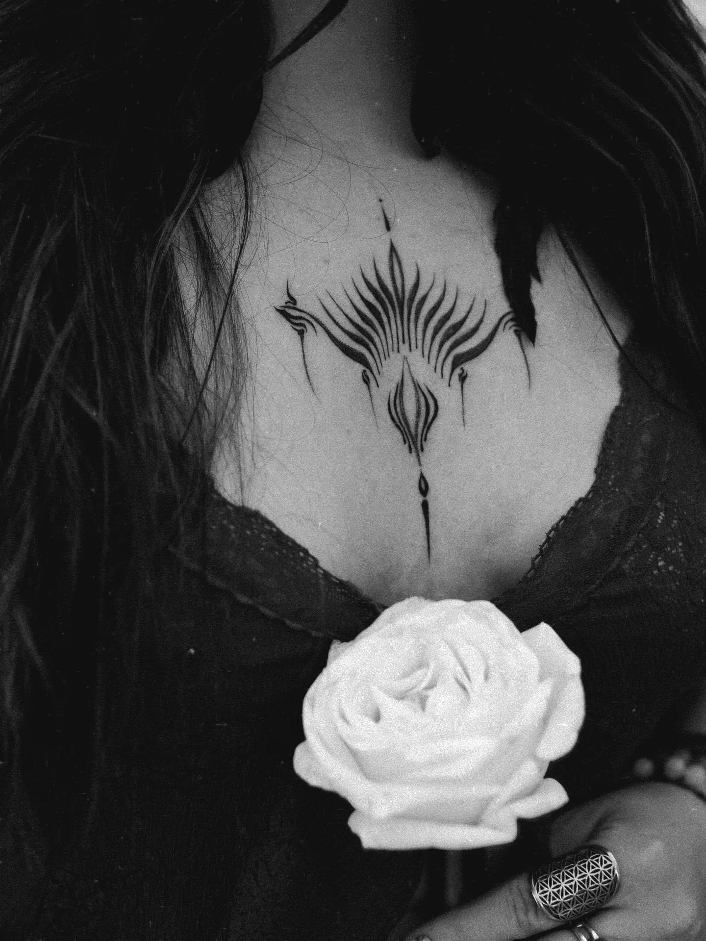 Heart prayers for sweetone @sophiarayneofficial tune into her beautiful soul filled music 🪽
.
.
.

#RitualTattoo #CeremonialTattoo #TattooAsRite #SacredTattoo #HealingThroughInk #Ritualtatu #IntentionalInk #TattooCeremony #TattooRitual #TattooWithIn