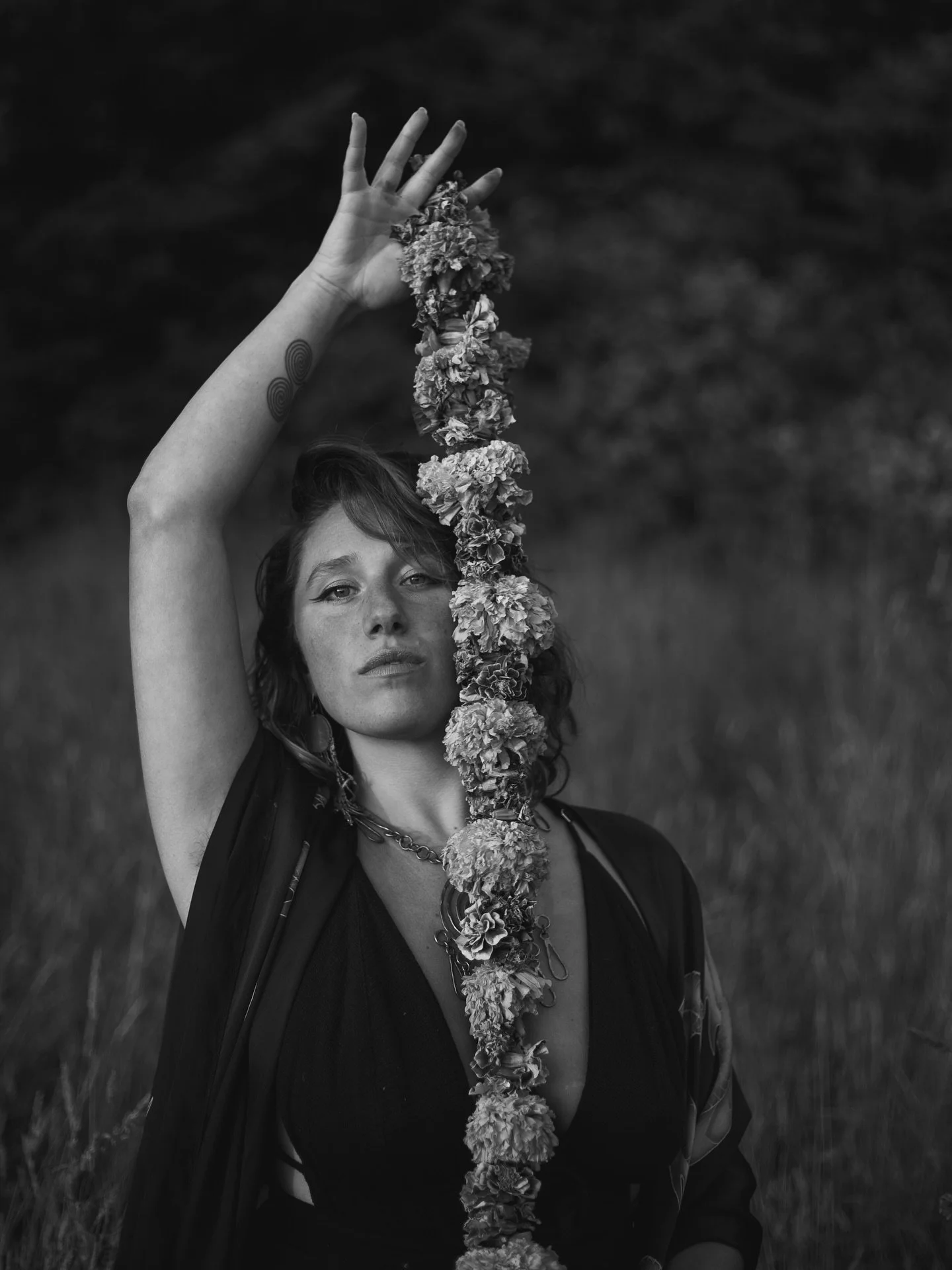 Feliz D&iacute;a de los Muertos ~ Ayer honramos a nuestros ancestros, los que viven en nuestra sangre y en nuestros sue&ntilde;os y en verdad, los honramos cada d&iacute;a que recordamos qui&eacute;nes somos. 

Happy Day of the Dead 🩸 Yesterday we h