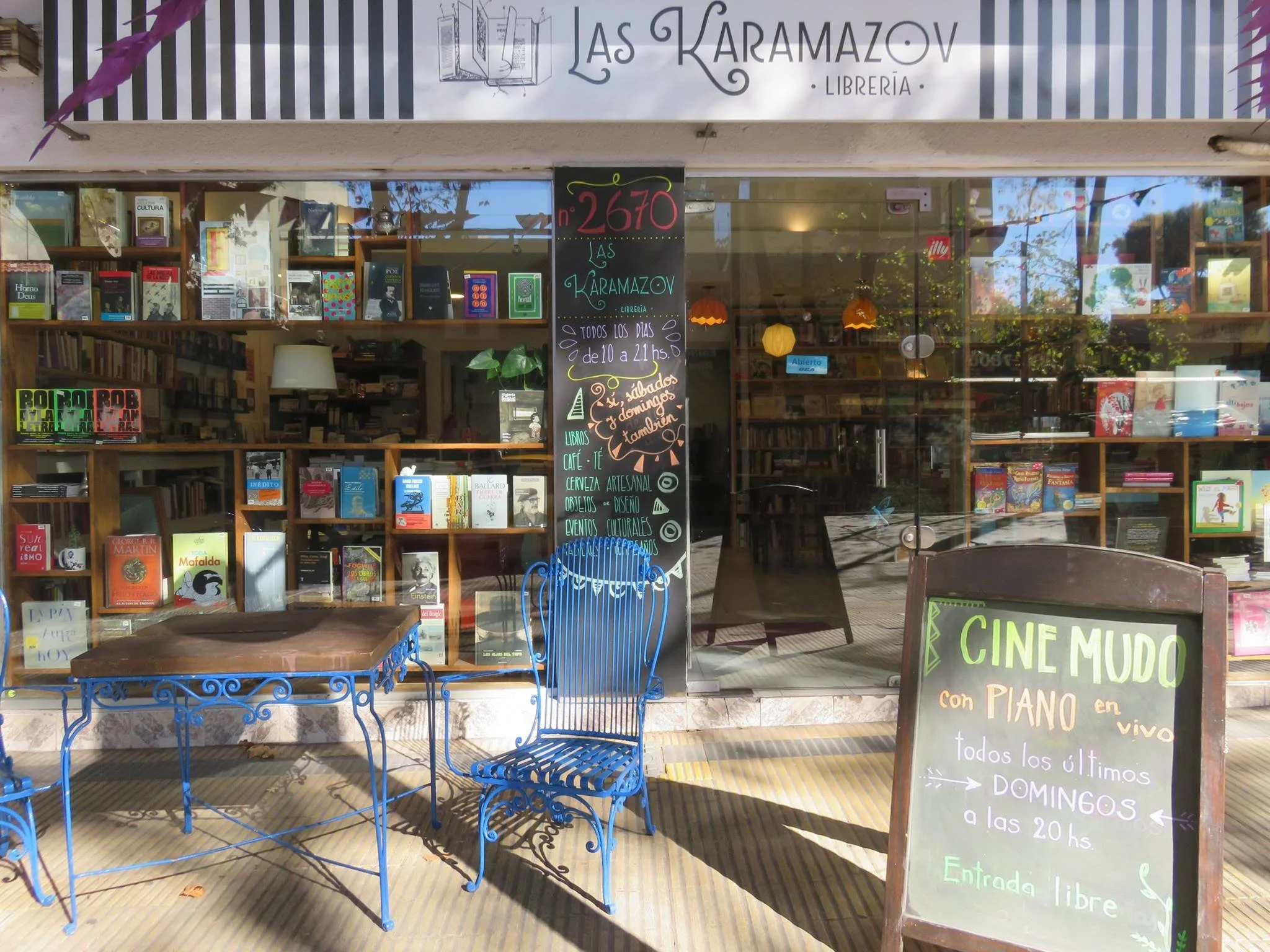 Fachada de una librería