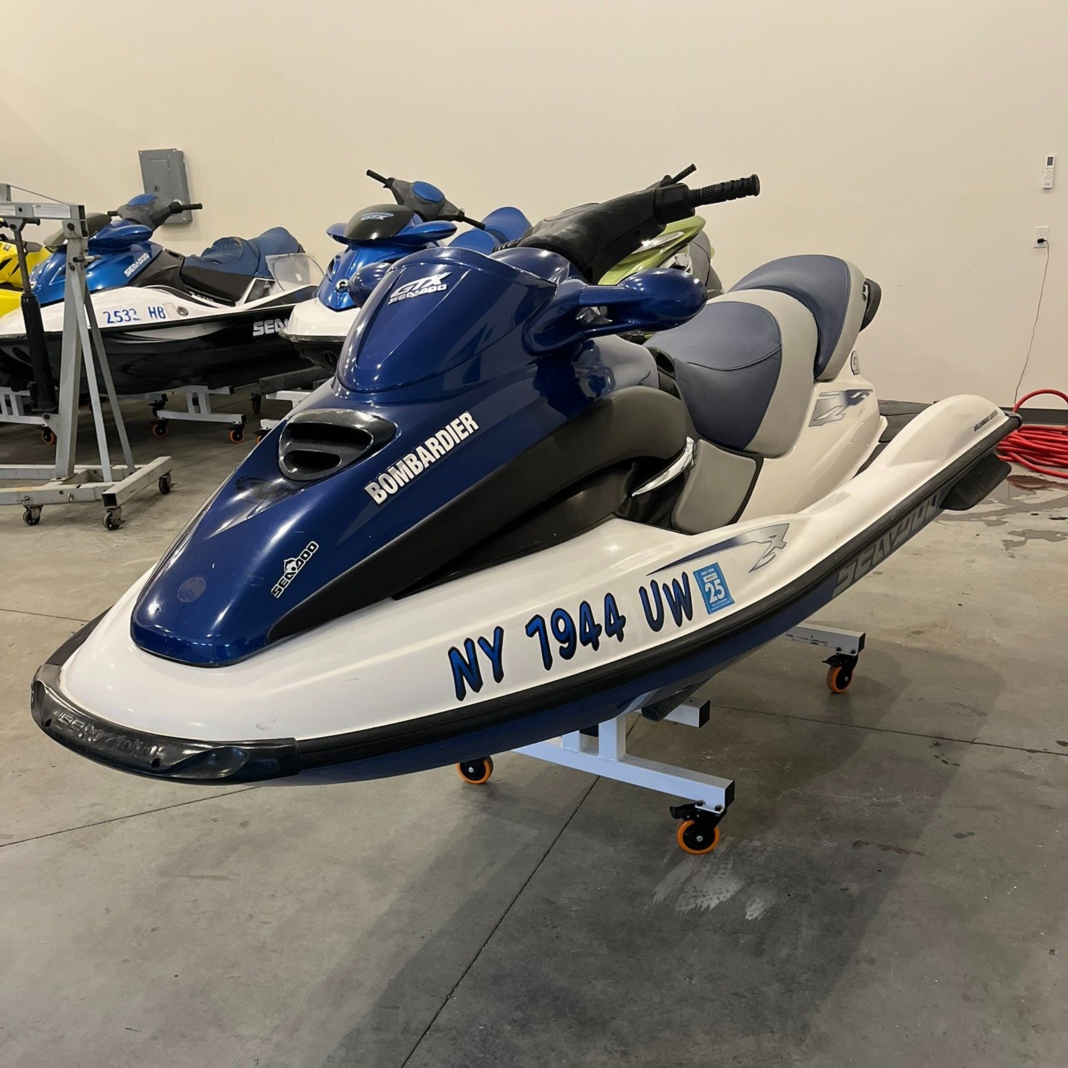 At Knox's Powersports! We've just wrapped up a complete rebuild on this 2000 Seadoo GTX 951, and it's better than ever! We meticulously refurbished both carburetors and conducted a thorough inspection of every component. Plus, we've installed a brand