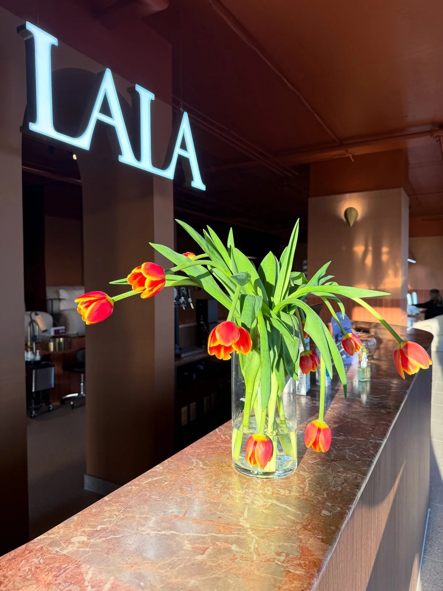 What a beautiful way to finish off our Saturday enjoy your weekend La La babes until then see you Monday! 
 @claudiafavata 😘 loving our tulips Gorgina

#lala #saturday #nailsalon #melbourne