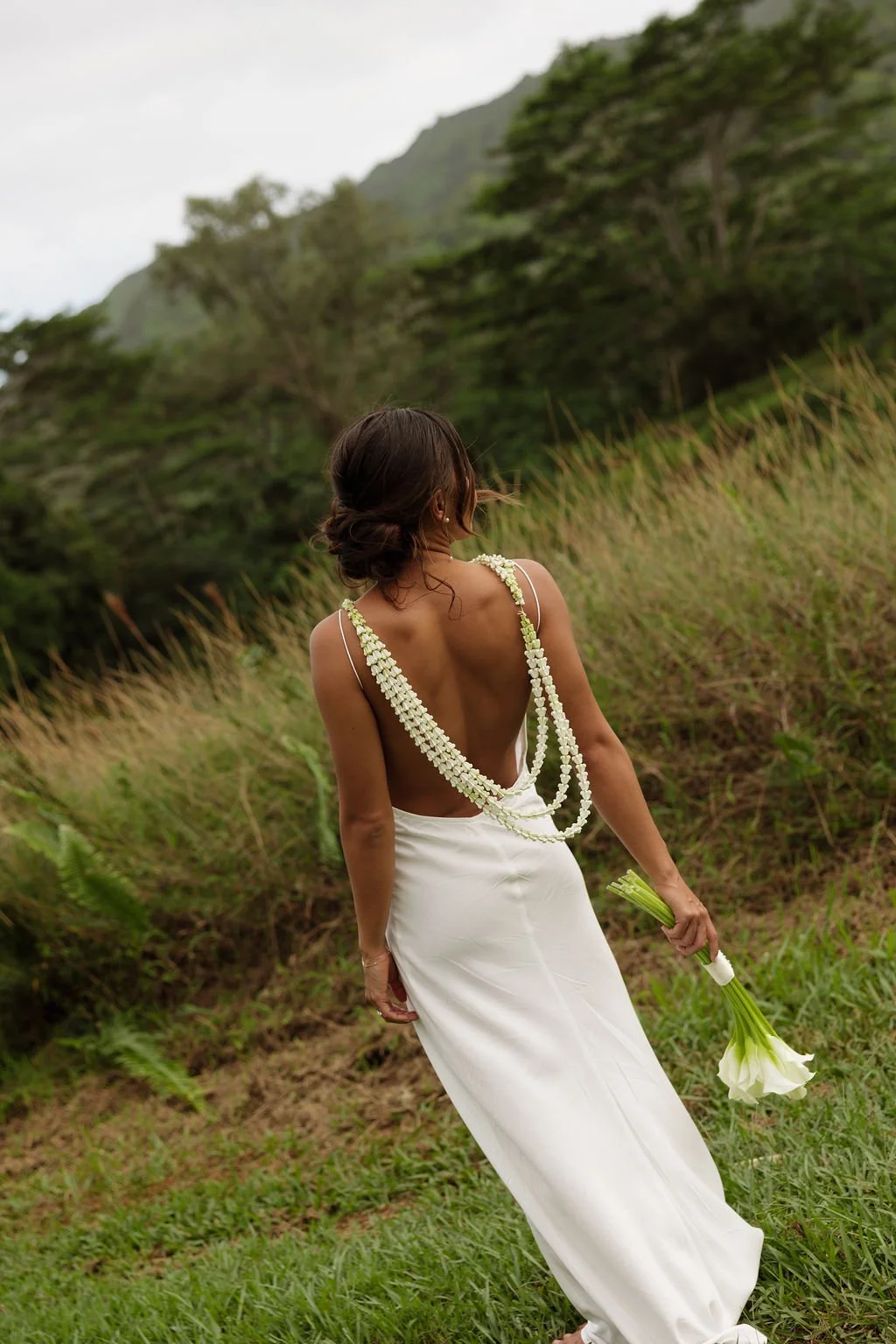 kauai-wedding-lowbun-hairstyle-bride-gabrielledphotos.jpg