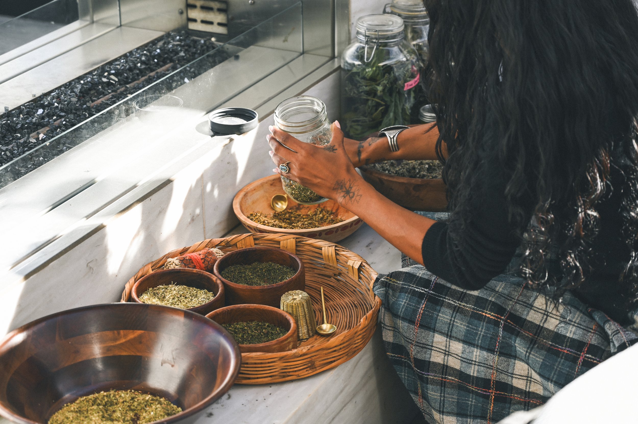 Jujube, Cinnamon, and Rose Tea: The Postpartum Tonic You Should Be Sipping