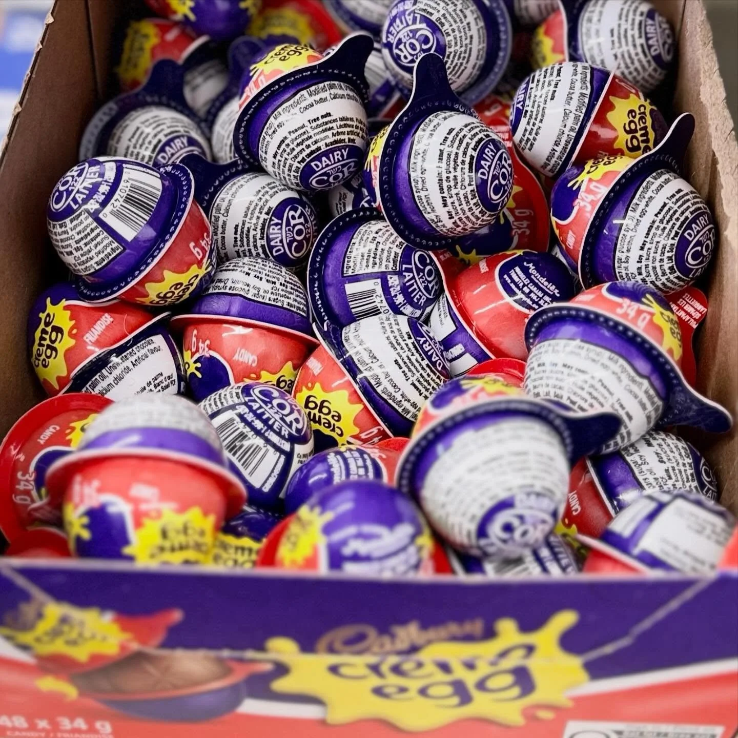 It&rsquo;s Creame Egg Season! Grab some @cadburycan Cream Eggs or Mini Eggs before they&rsquo;re gone! 🐰 🐣