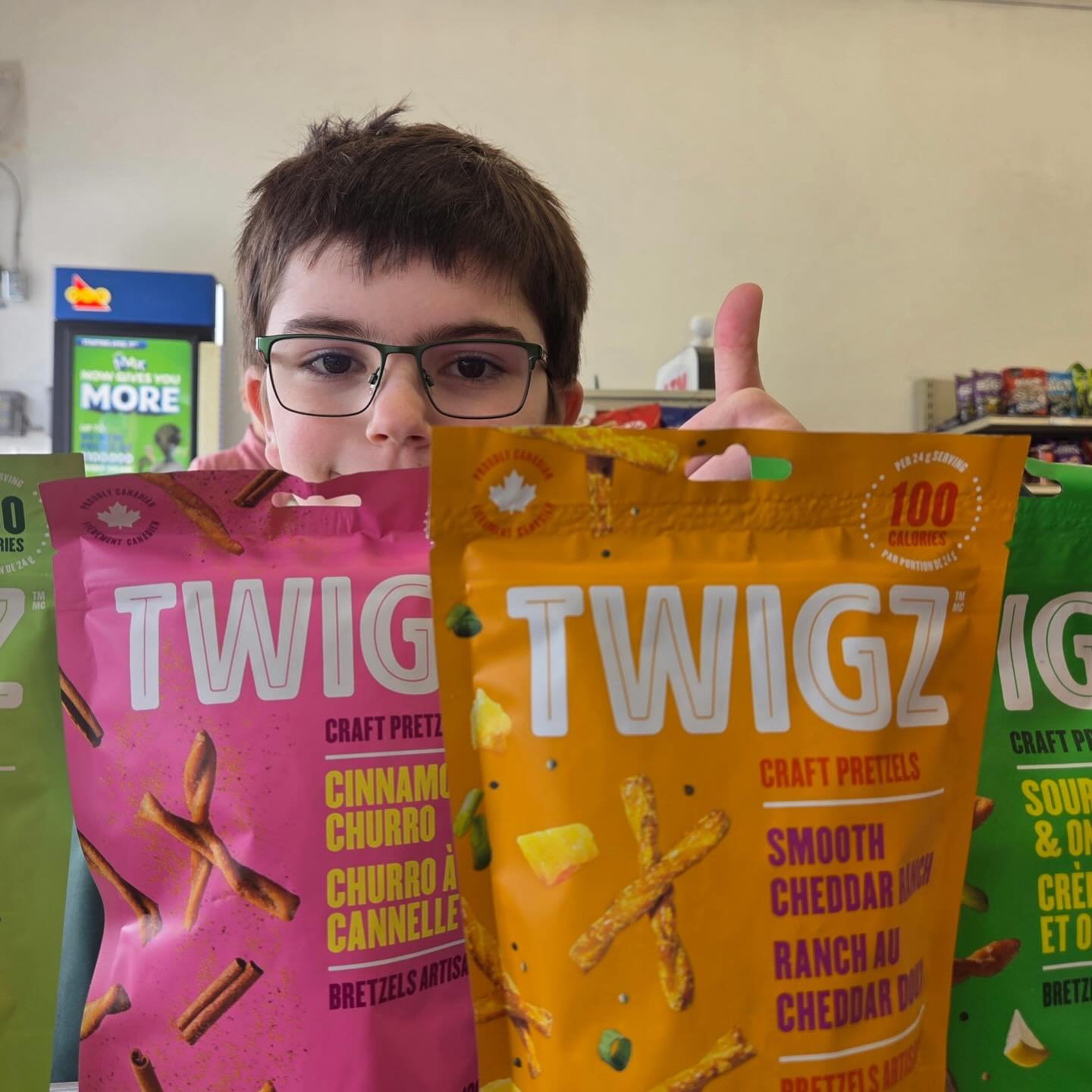 Have you tried the tasty flavours of @twigzpretzels? Grab a bag&hellip;or three! Enjoy this delicious snack by a 🇨🇦 company!
Fully-endorsed for school lunches by our local pretzel connoisseur, Bruce!