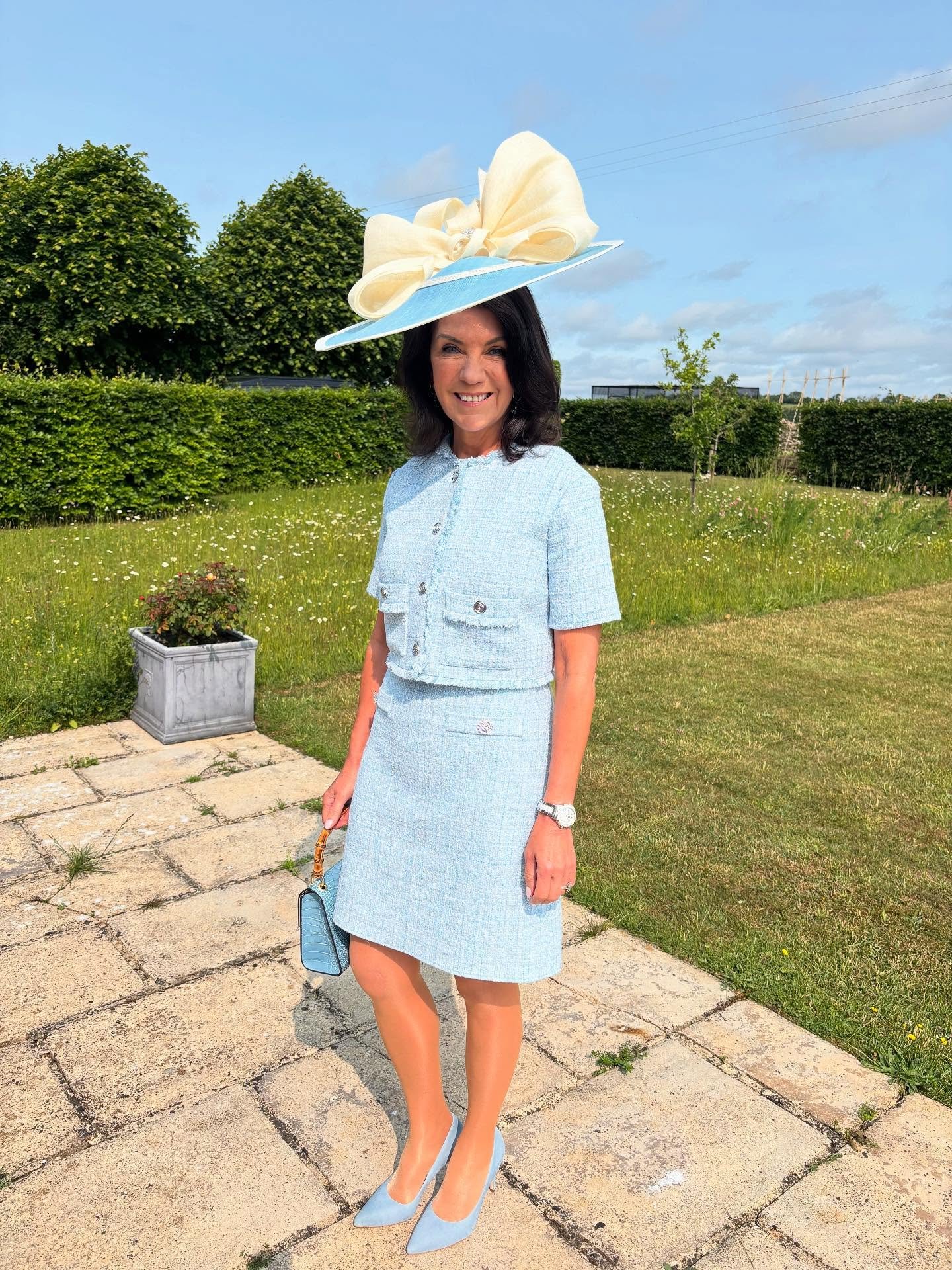 What a difference a week makes! A week ago for the wedding of @charlierossisaac and @milliesmithx In glorious sunshine dressed in @majeparis @lkbennettlondon and a fabulous hat from @lisa_von_hallwyl. A week on and thunder is rumbling! God smiled on 